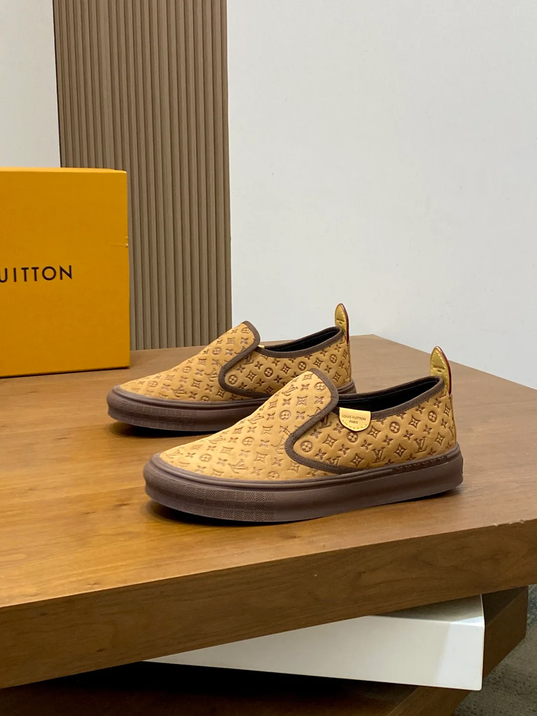Кроссовки Мужские Louis Vuitton 18707536