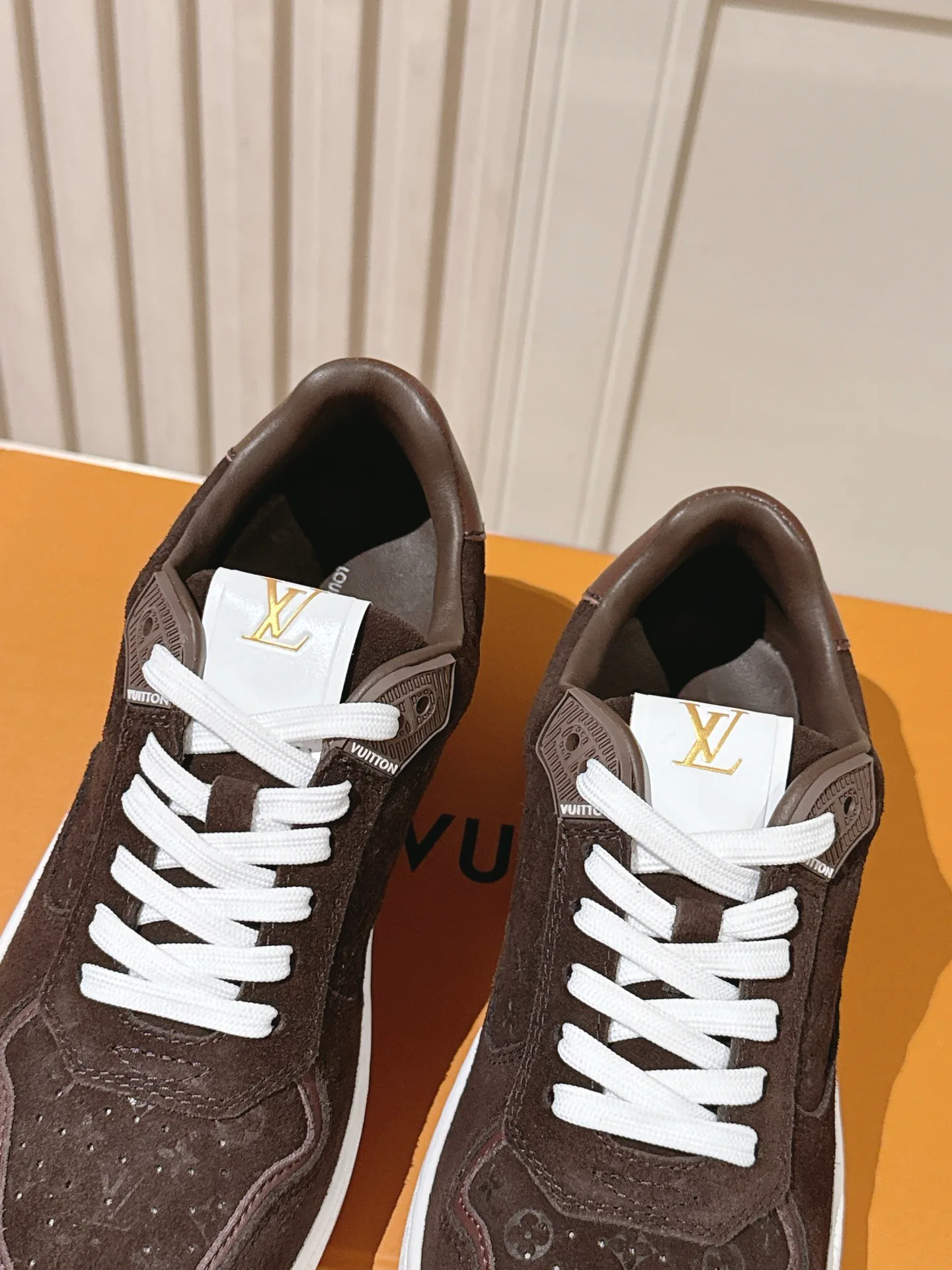 Кроссовки Женские Louis Vuitton 18260223