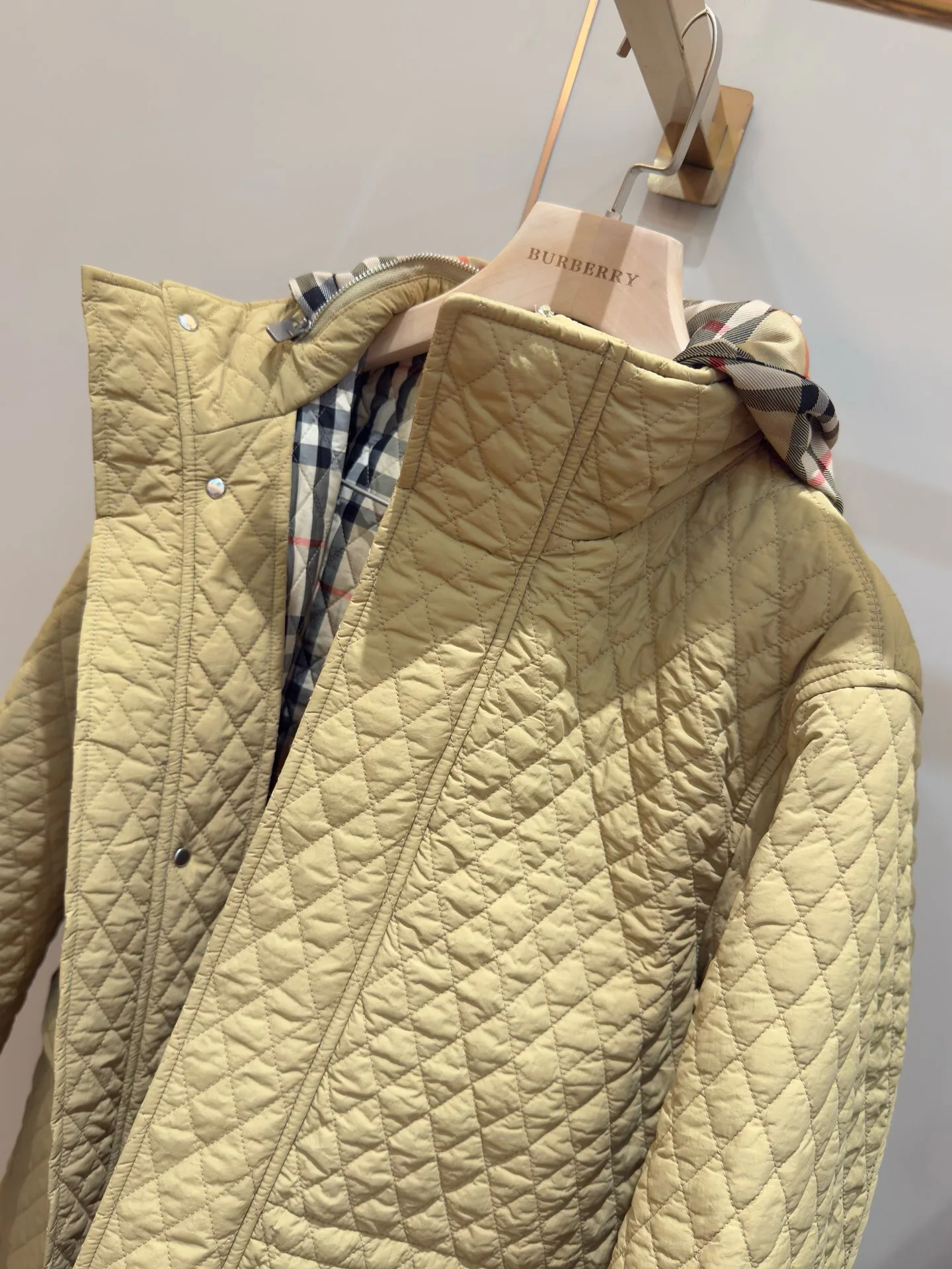 Куртки И Пуховики Женские Burberry 18206340