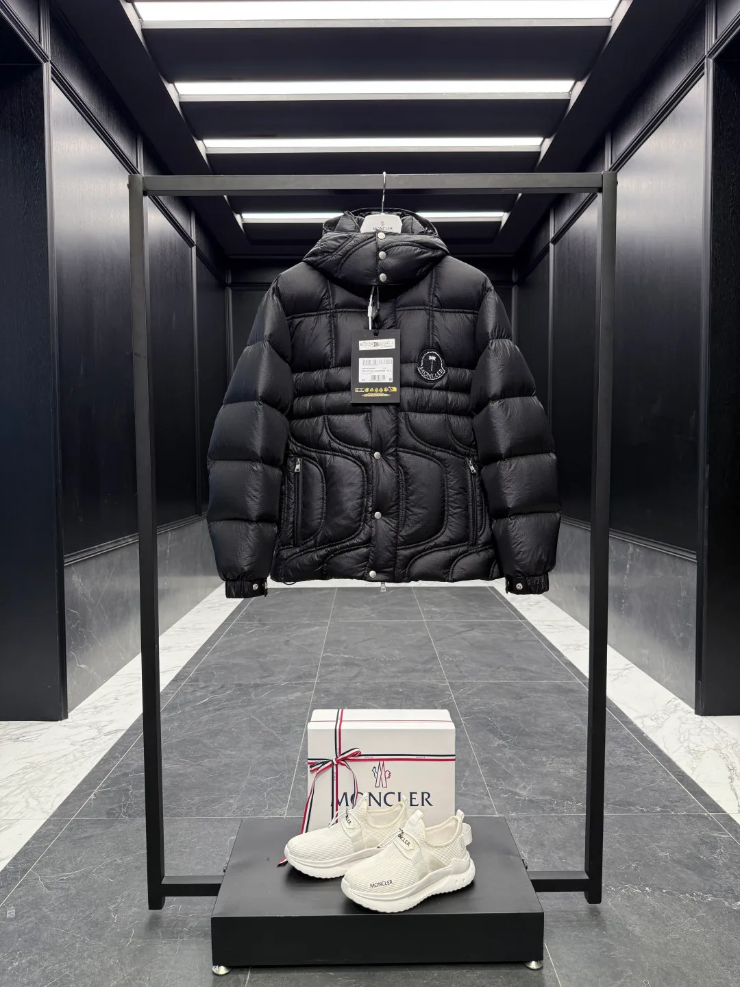 Куртки И Пуховики Женские Moncler 18007707