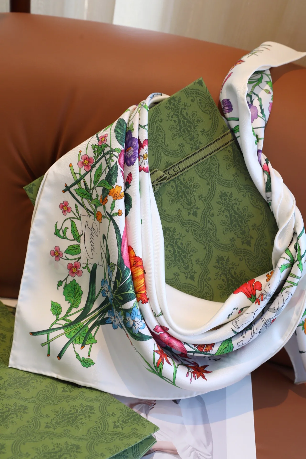 Шарфы Gucci 9648216