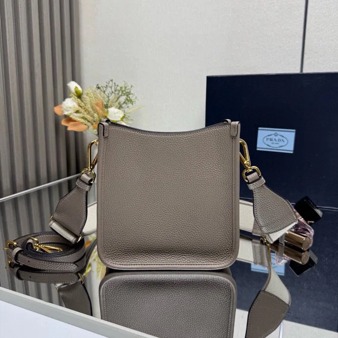 Классические Сумки Женские Prada 13332192