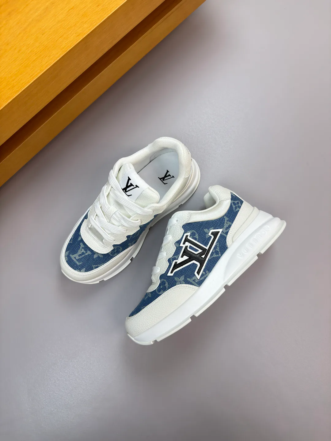 Кроссовки Женские Louis Vuitton 2652640