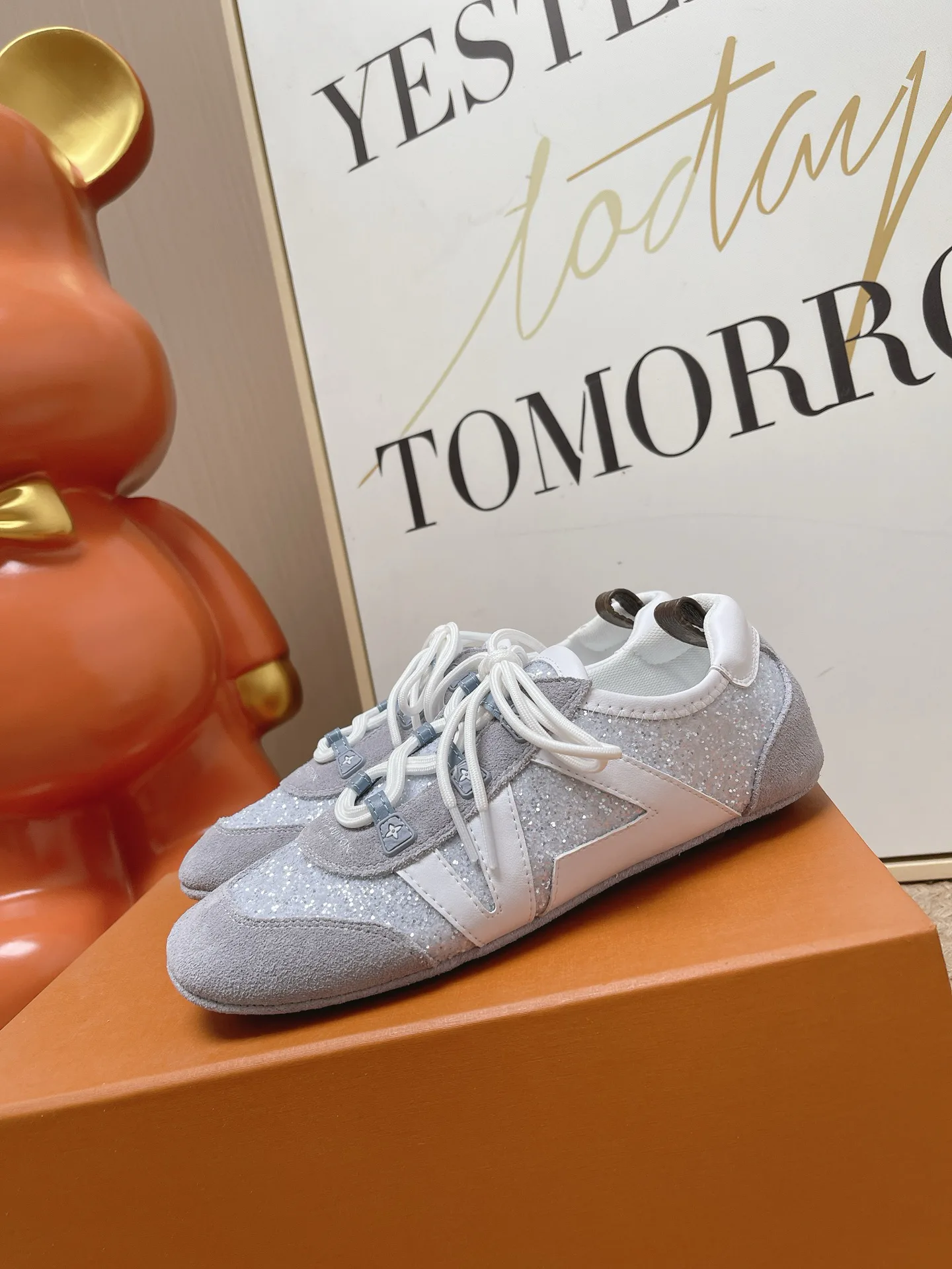 Кроссовки Женские Louis Vuitton 17571638
