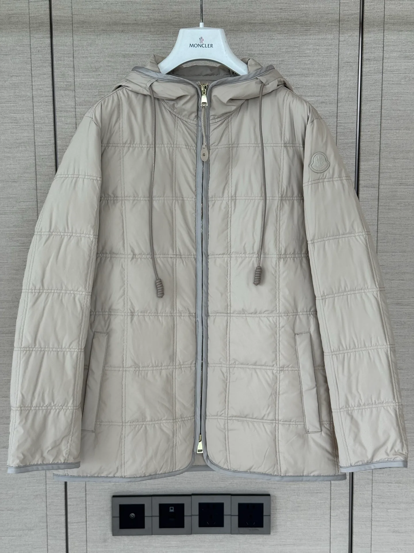 Куртки И Пуховики Женские Moncler 18491946