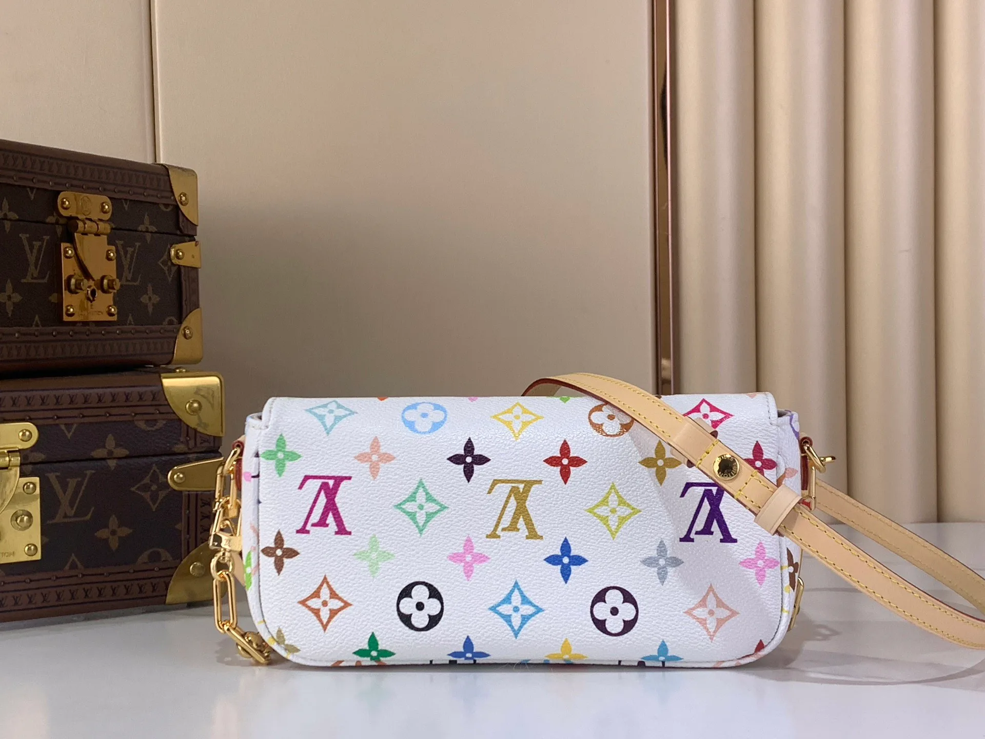 Клатчи Женские Louis Vuitton 1669240