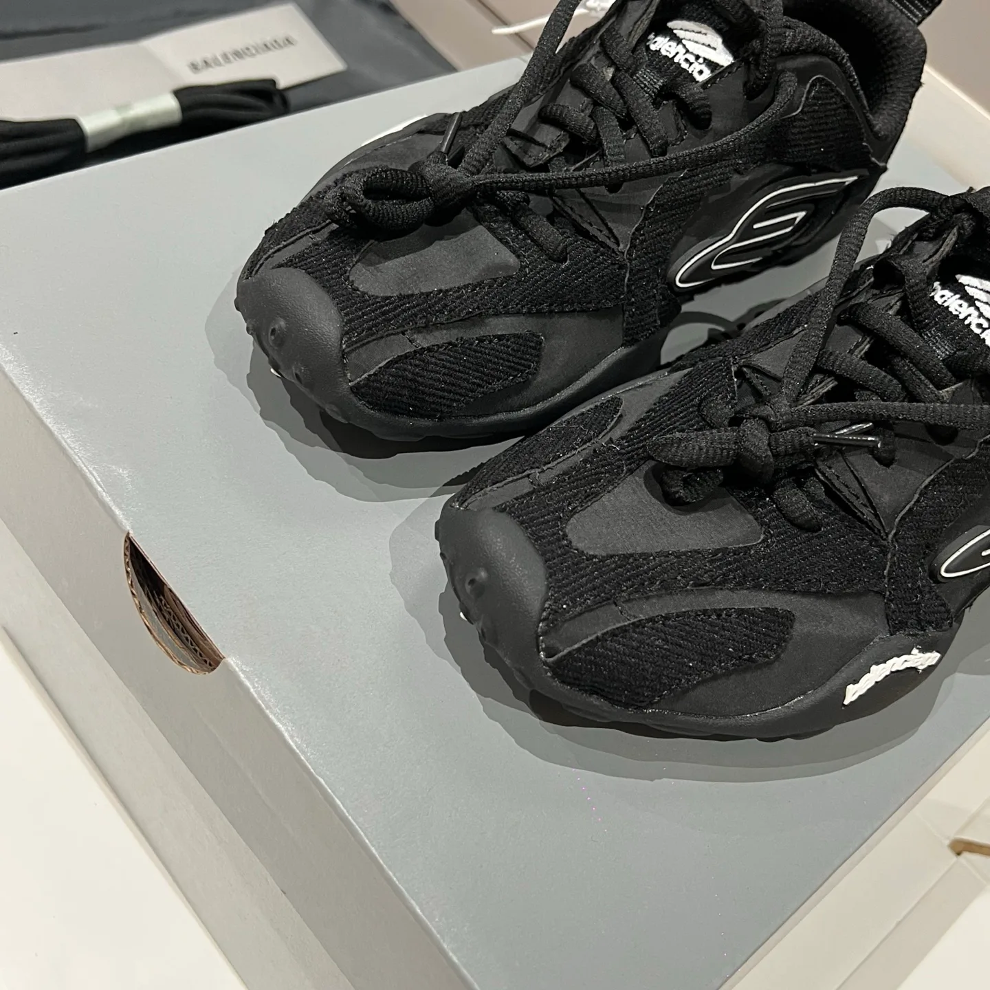 Кроссовки Женские Balenciaga 12948698