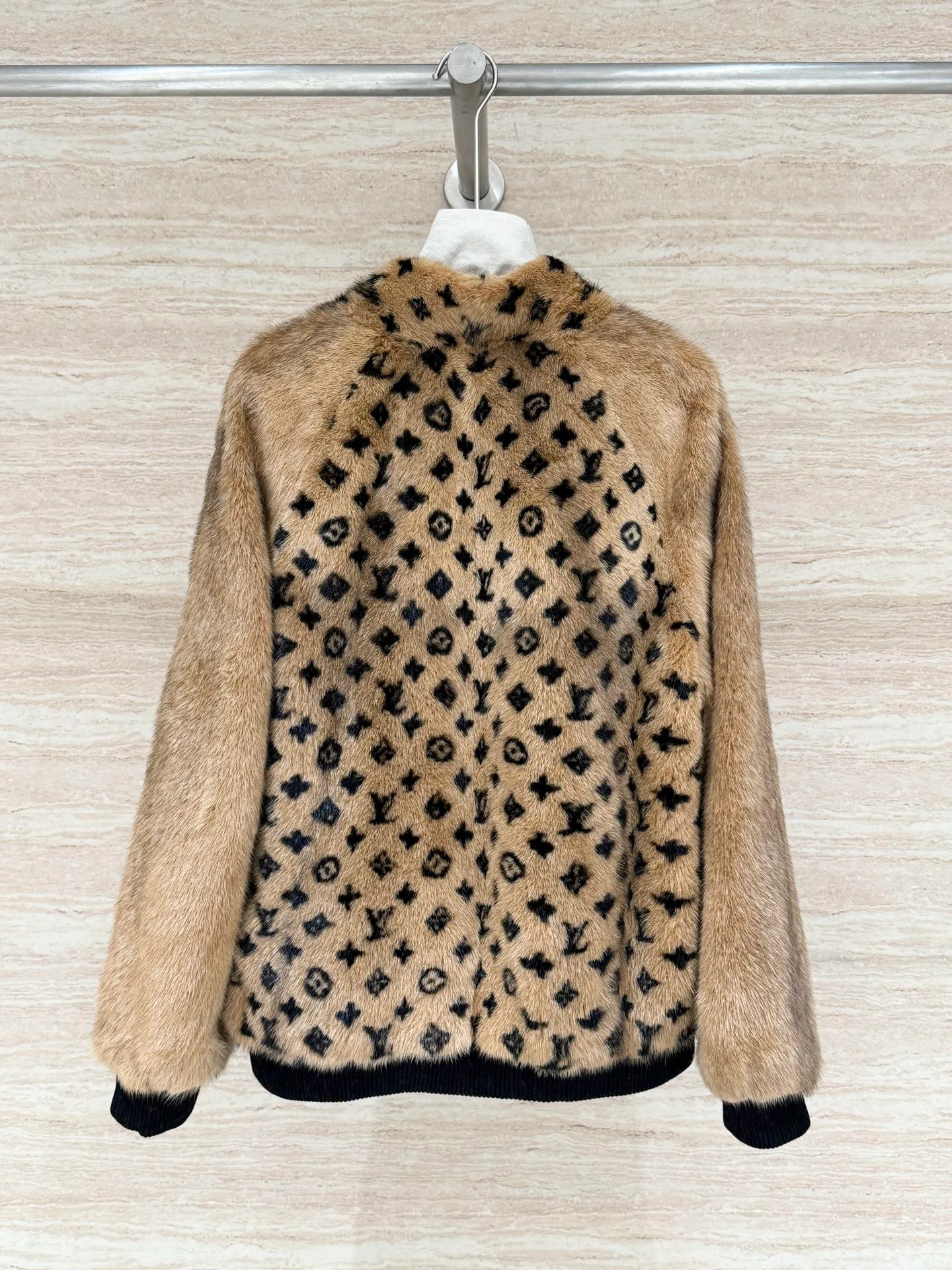 Куртки И Пуховики Женские Louis Vuitton 1061366