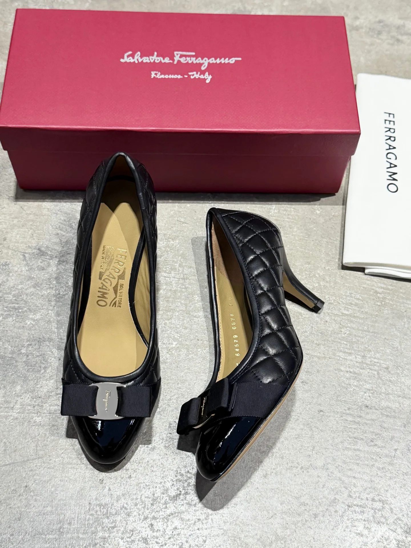 Балетки Женские Salvatore Ferragamo 17642578