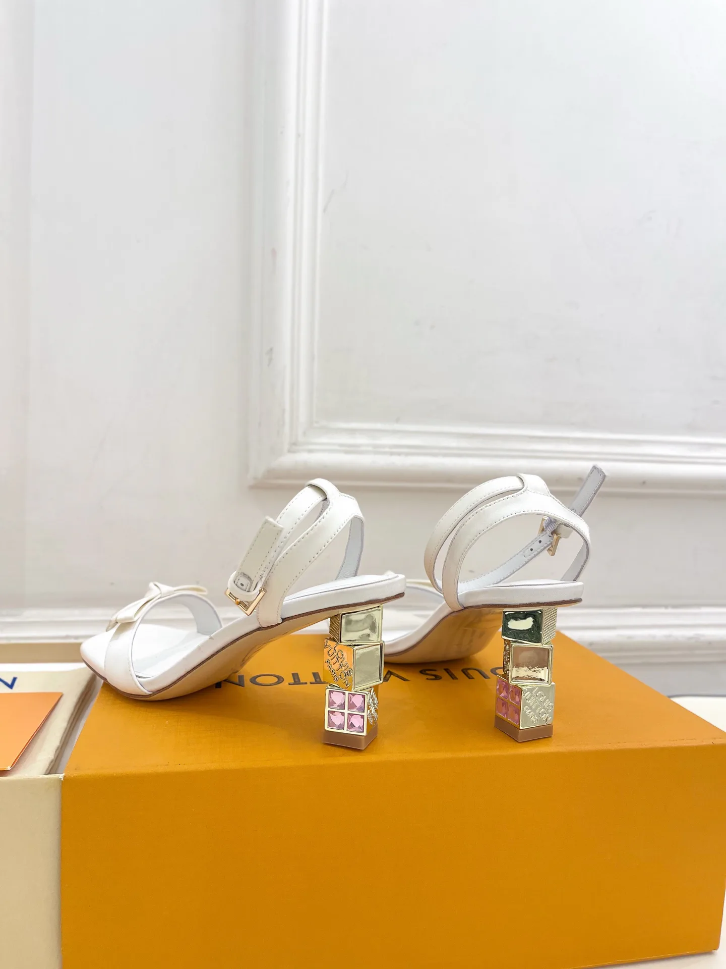 Босоножки Женские Louis Vuitton 18034975