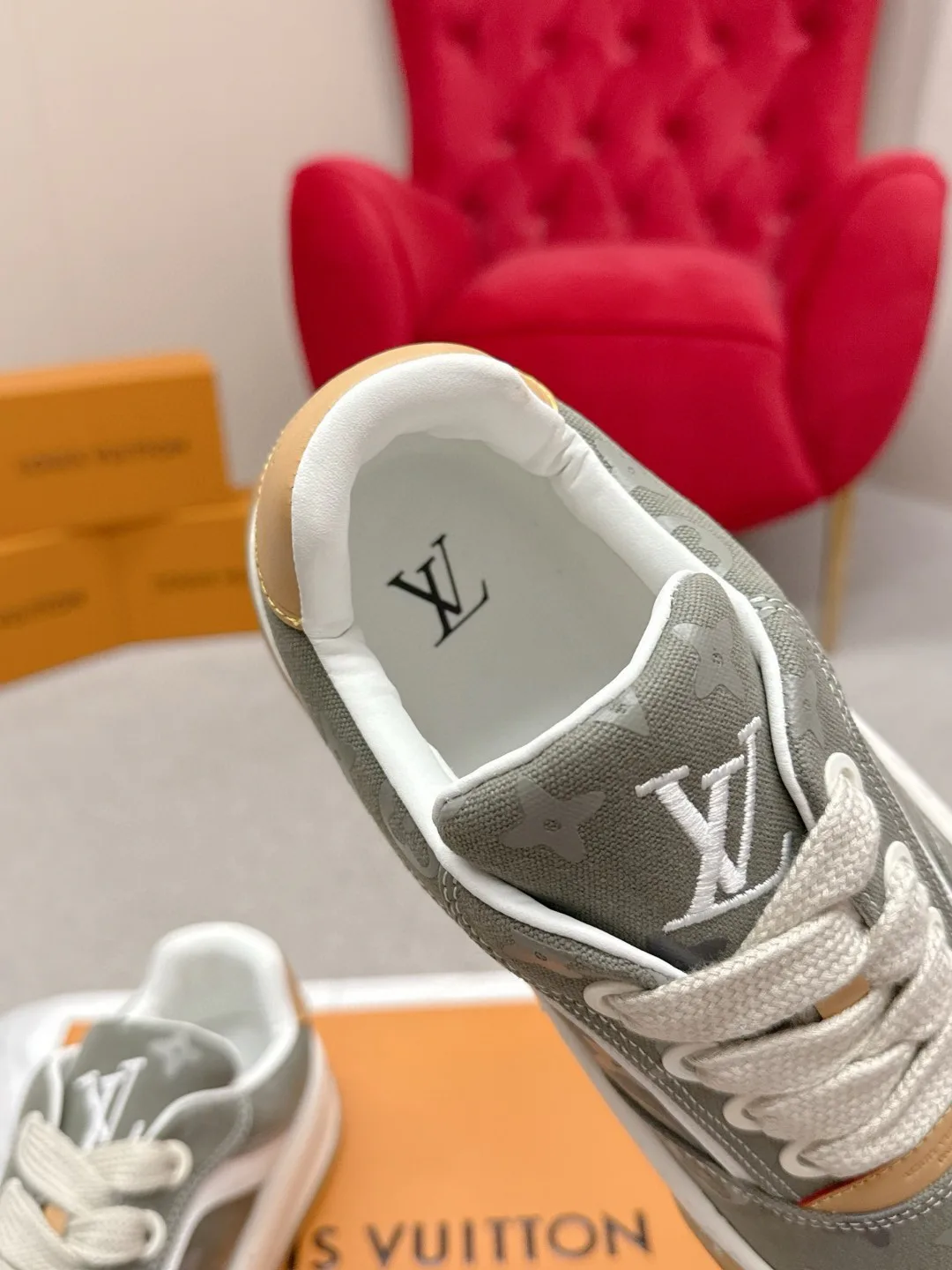 Кроссовки Женские Louis Vuitton 19292605