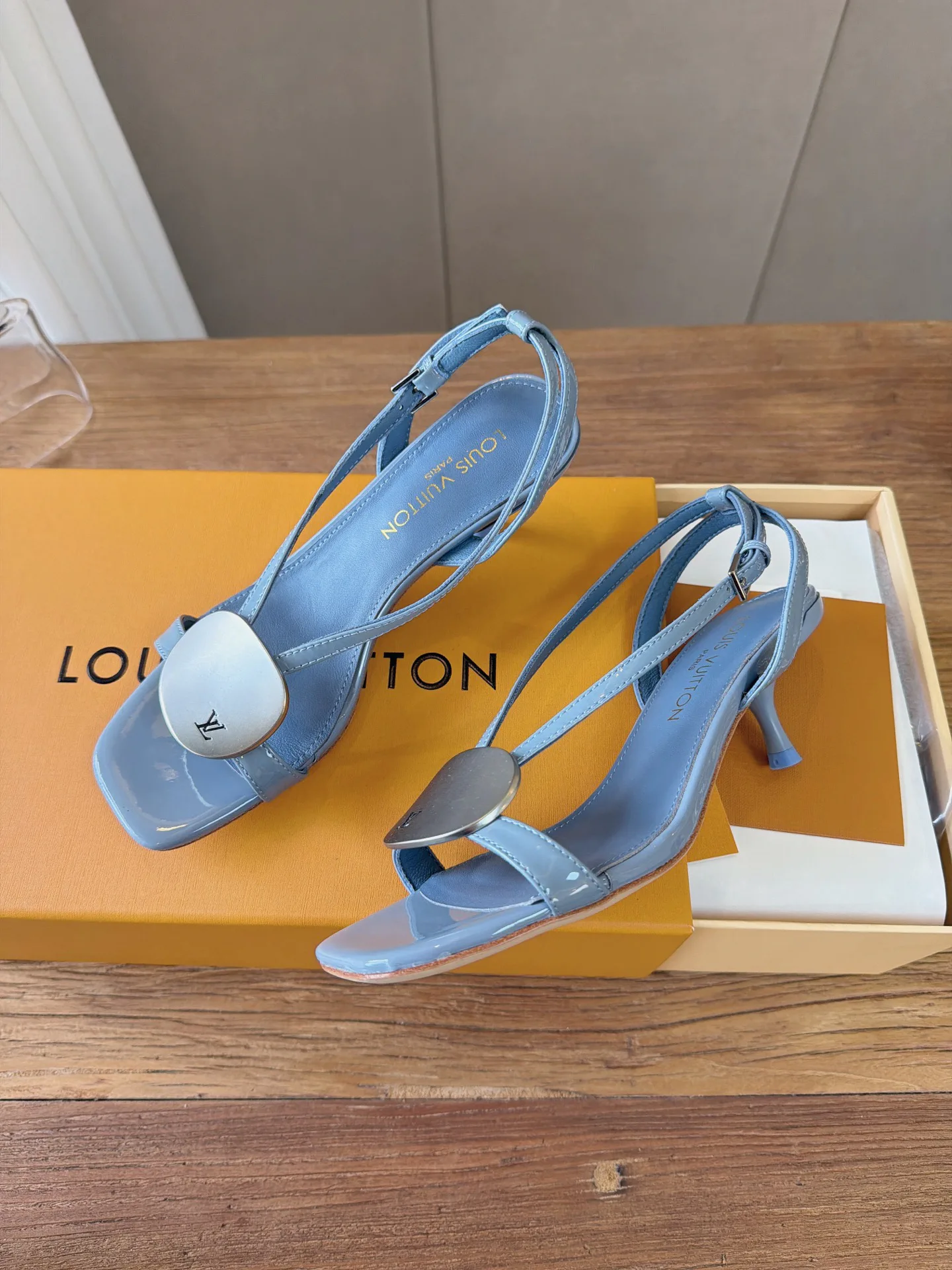 Босоножки Женские Louis Vuitton 17620617