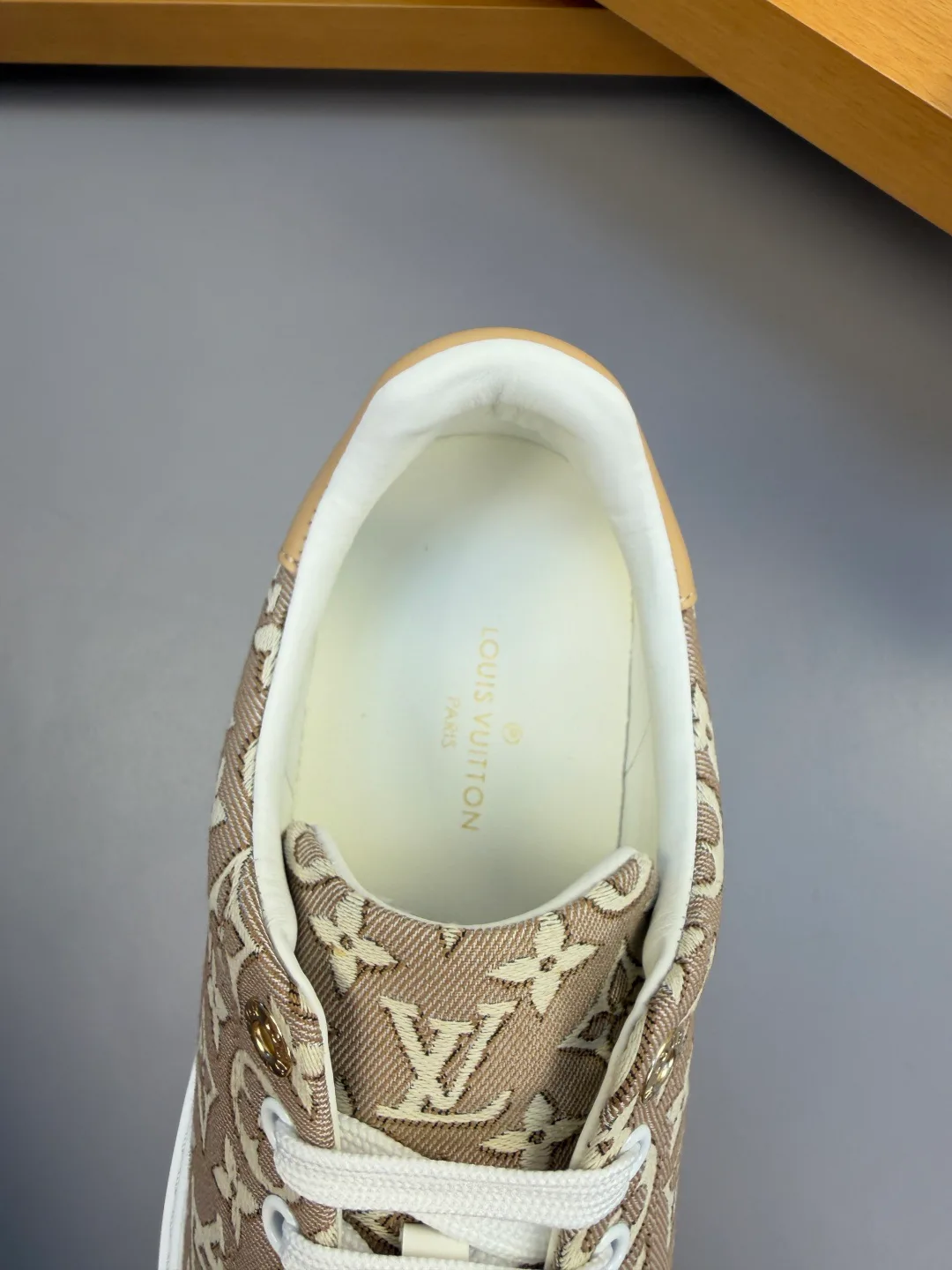 Кроссовки Женские Louis Vuitton 17368526