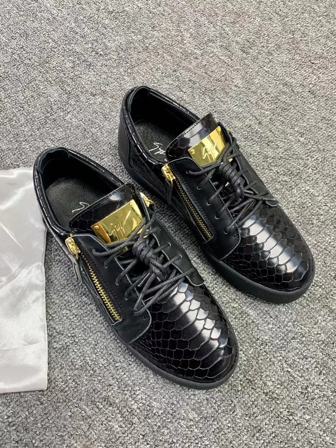 Кроссовки Женские Giuseppe Zanotti 17955596