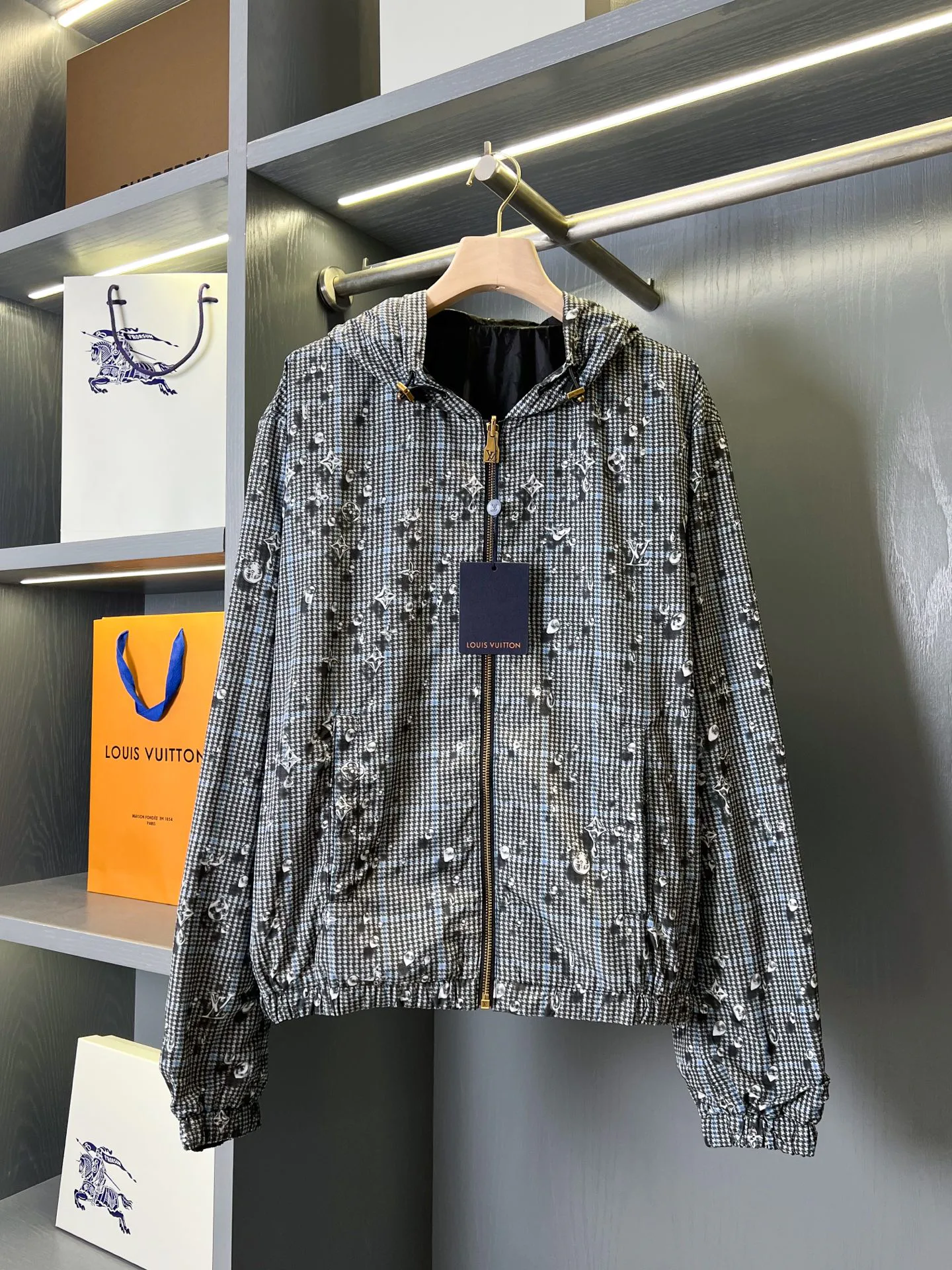 Куртки И Пуховики Женские Louis Vuitton 11595313