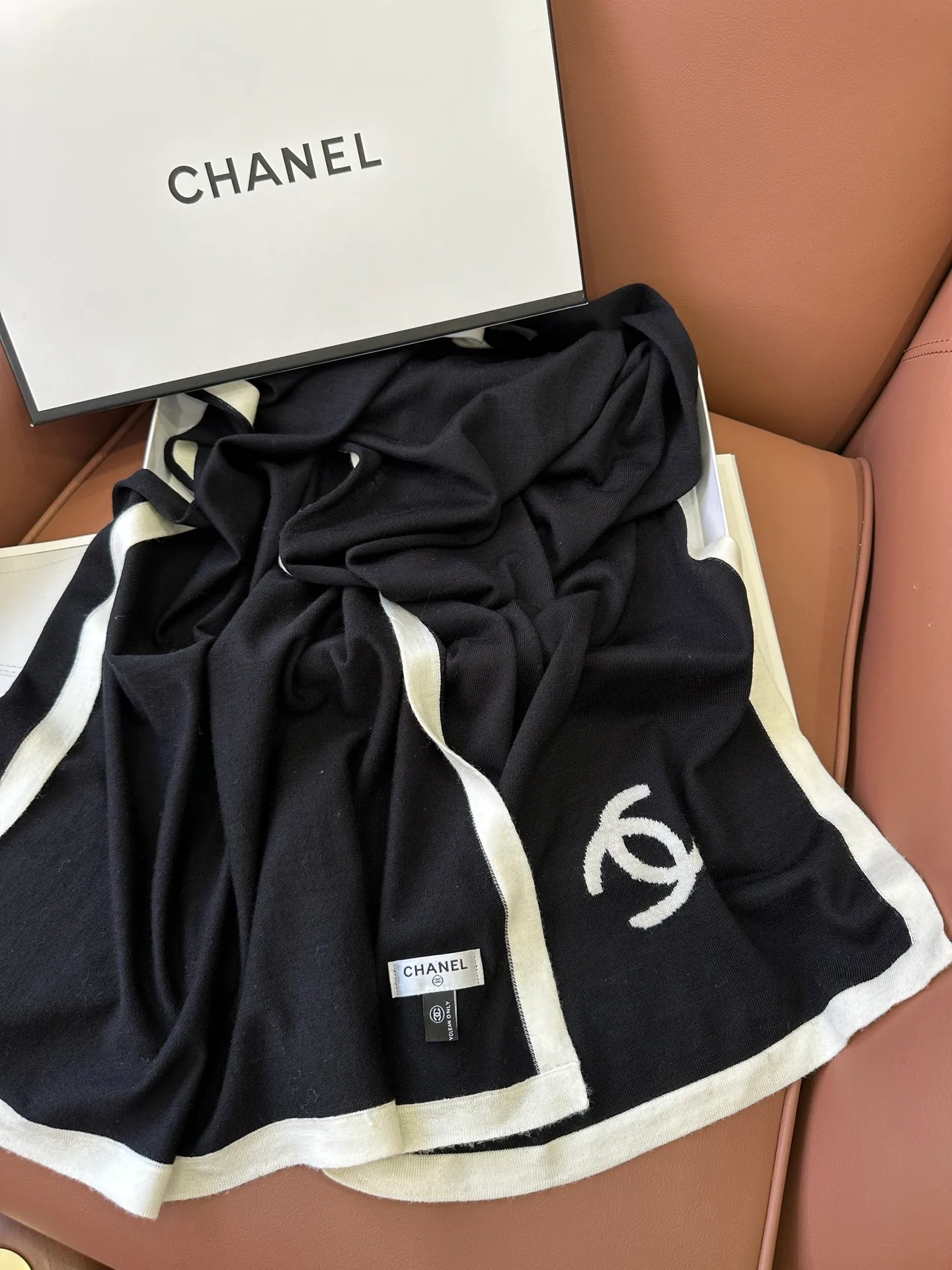 Шарфы Chanel 18127778
