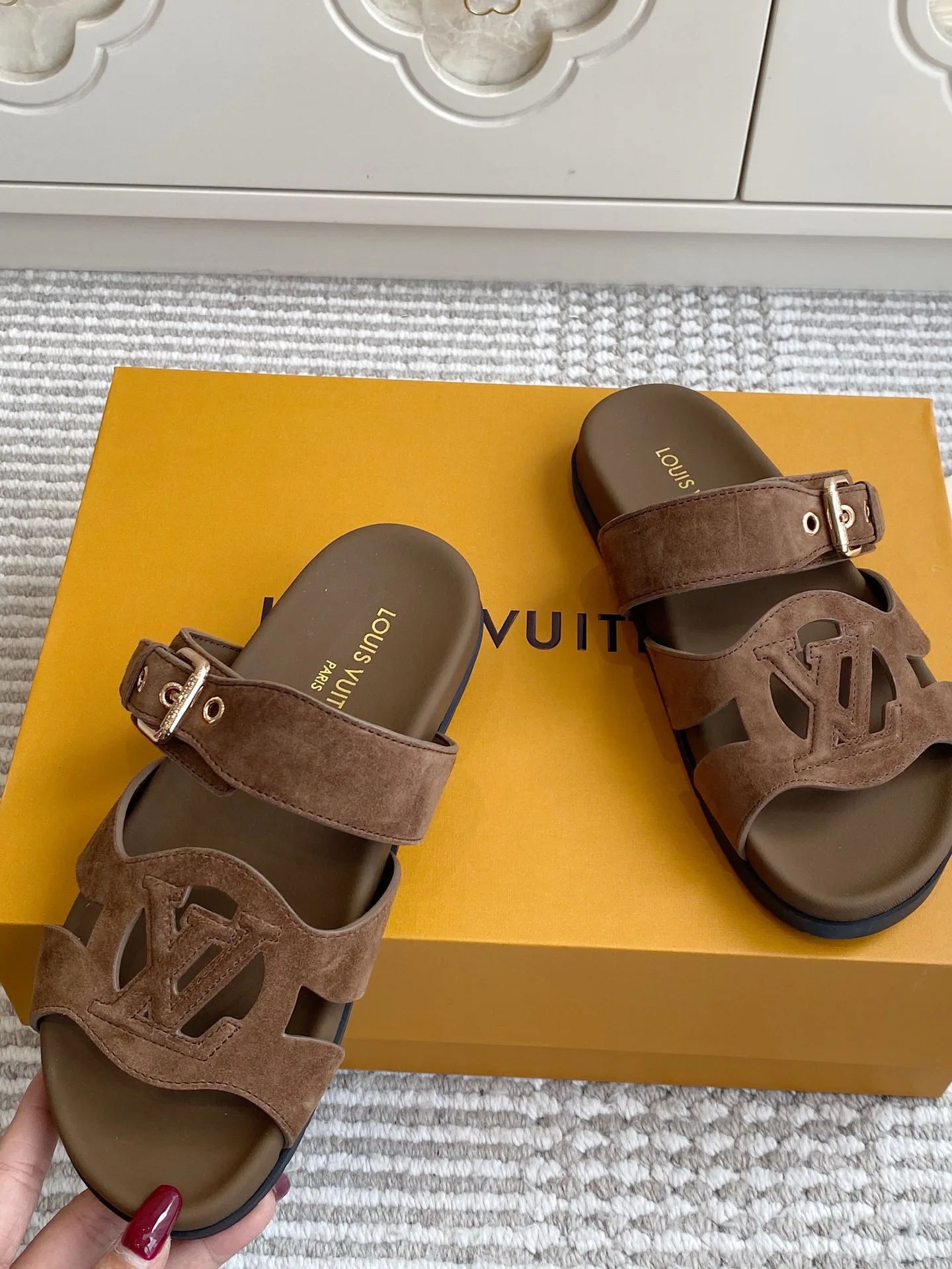 Шлепанцы Женские Louis Vuitton 17572153