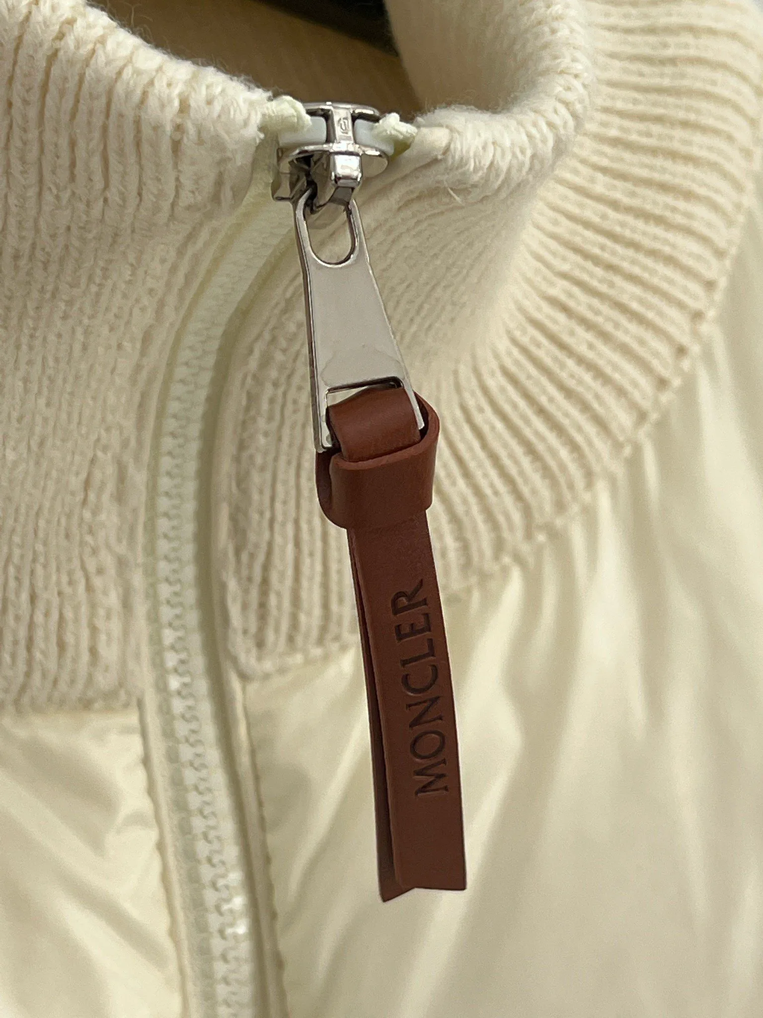 Куртки И Пуховики Женские Moncler 18415621