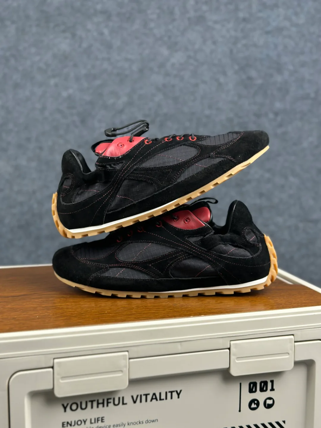 Кроссовки Женские Bottega Veneta 11490489