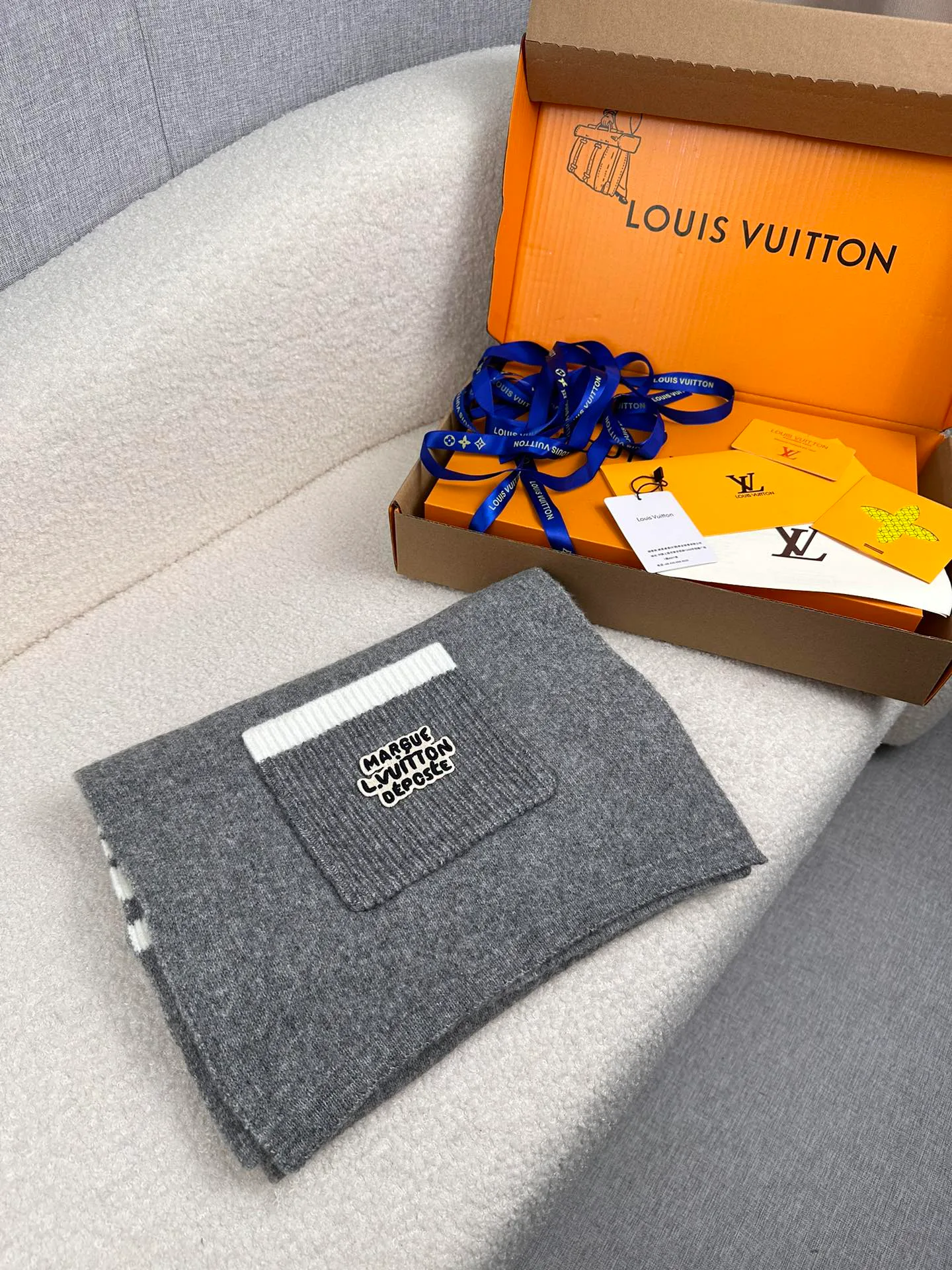 Шарфы Louis Vuitton 18627334
