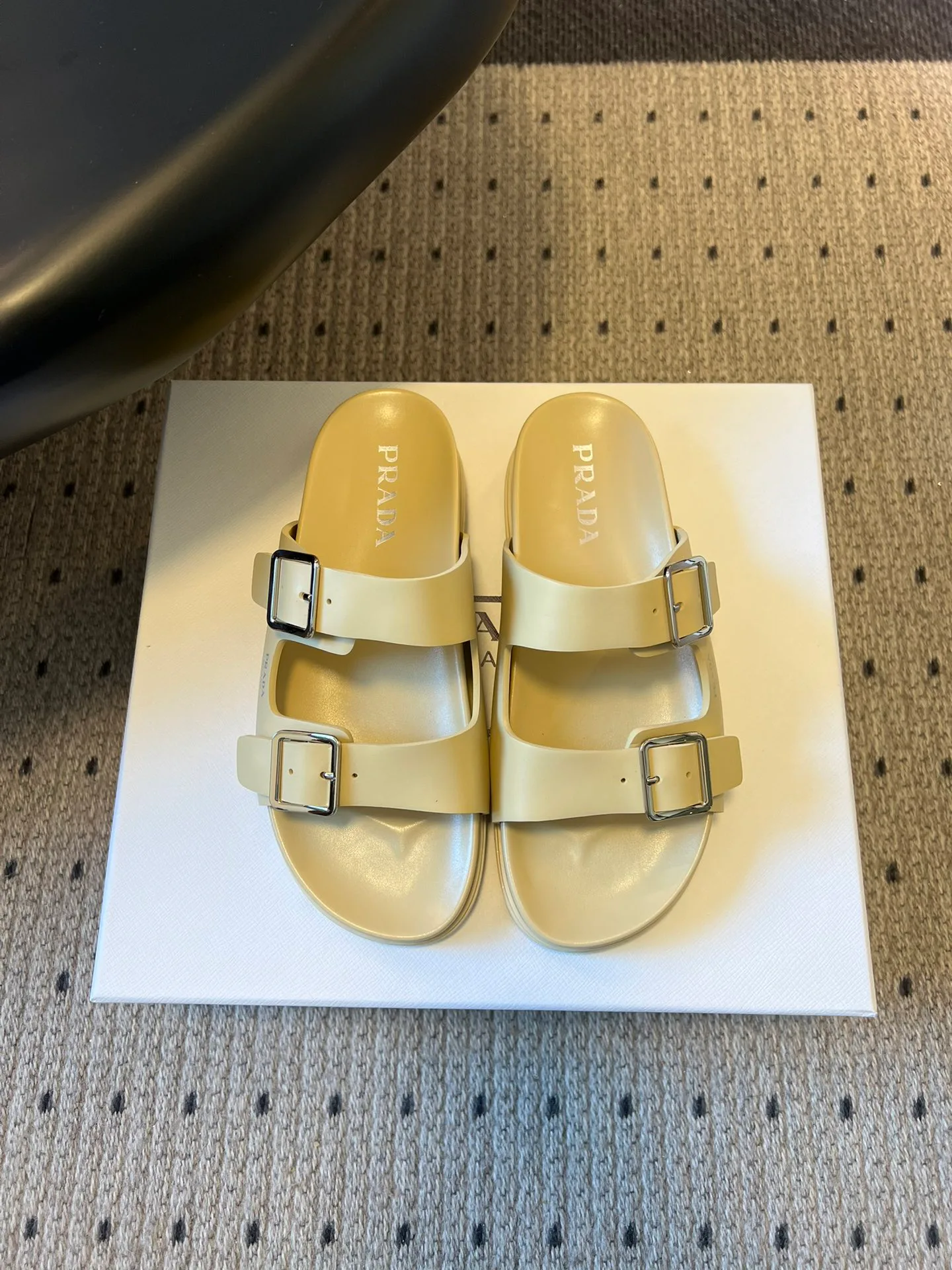 Шлепанцы Женские Prada 10496666