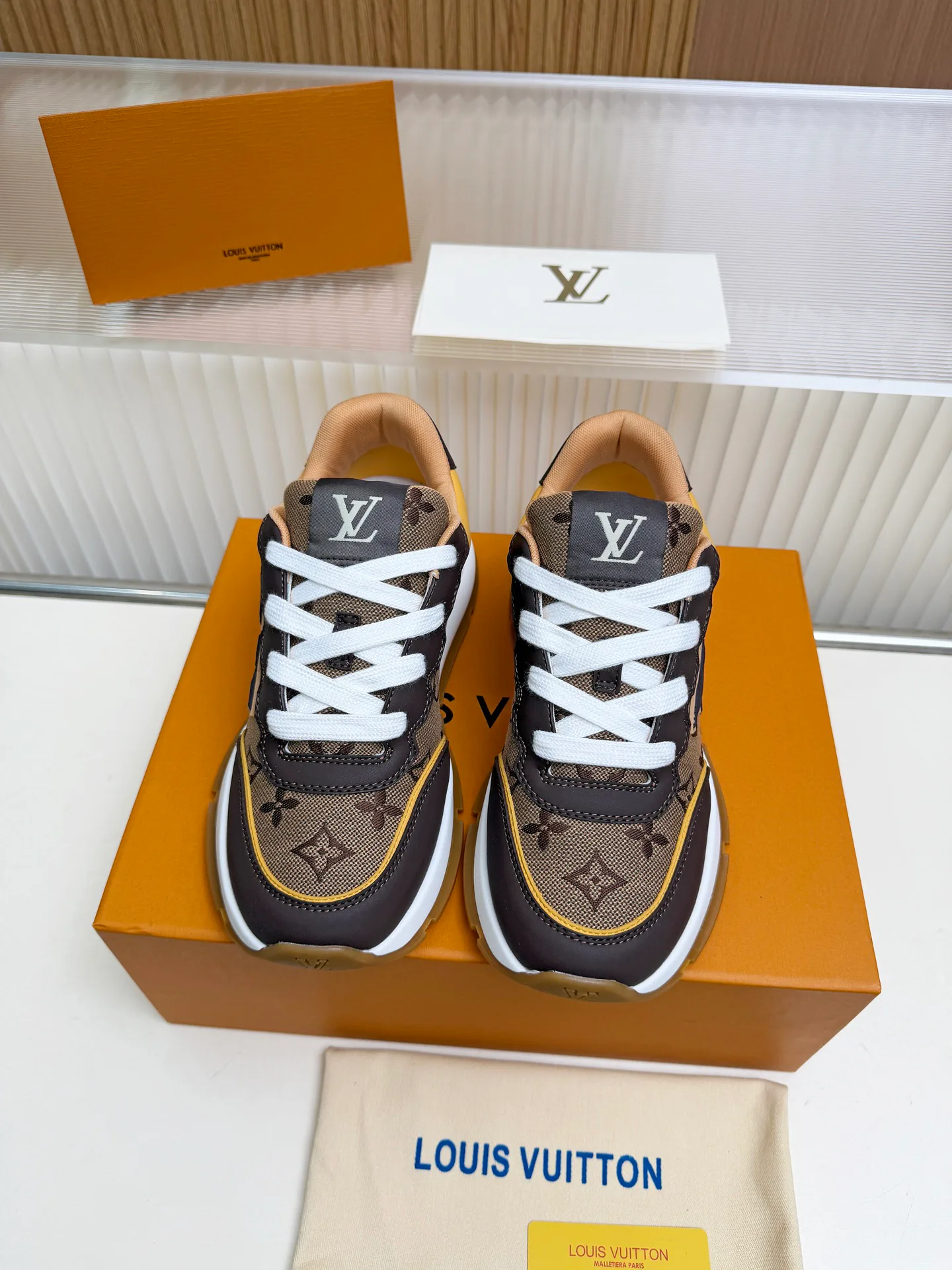 Кроссовки Женские Louis Vuitton 18212251
