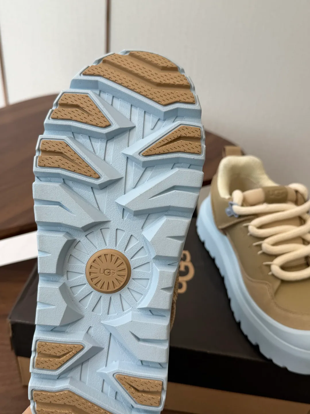 Кроссовки Женские Ugg 18796509