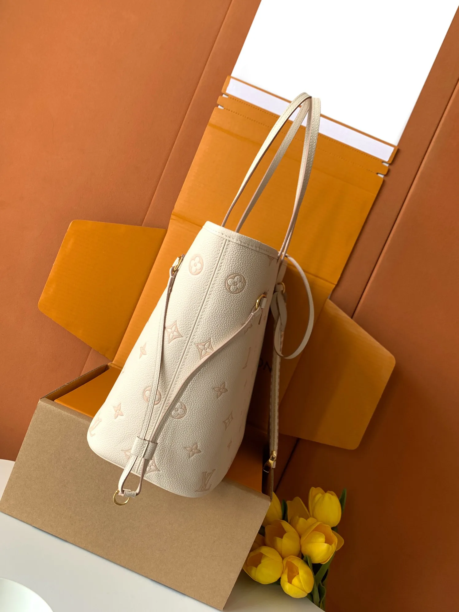 Классические Сумки Женские Louis Vuitton 18156577
