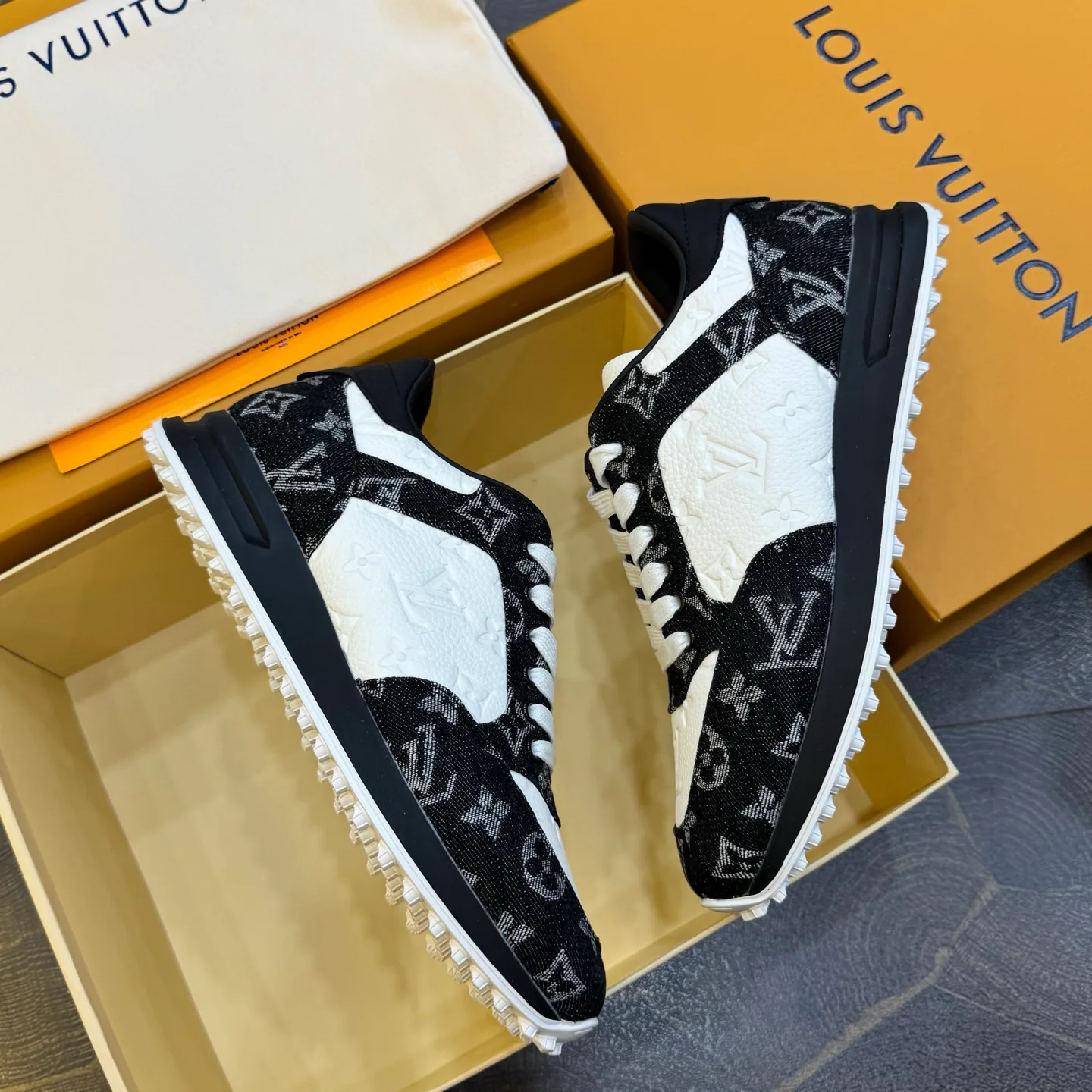 Кроссовки Женские Louis Vuitton 17429011