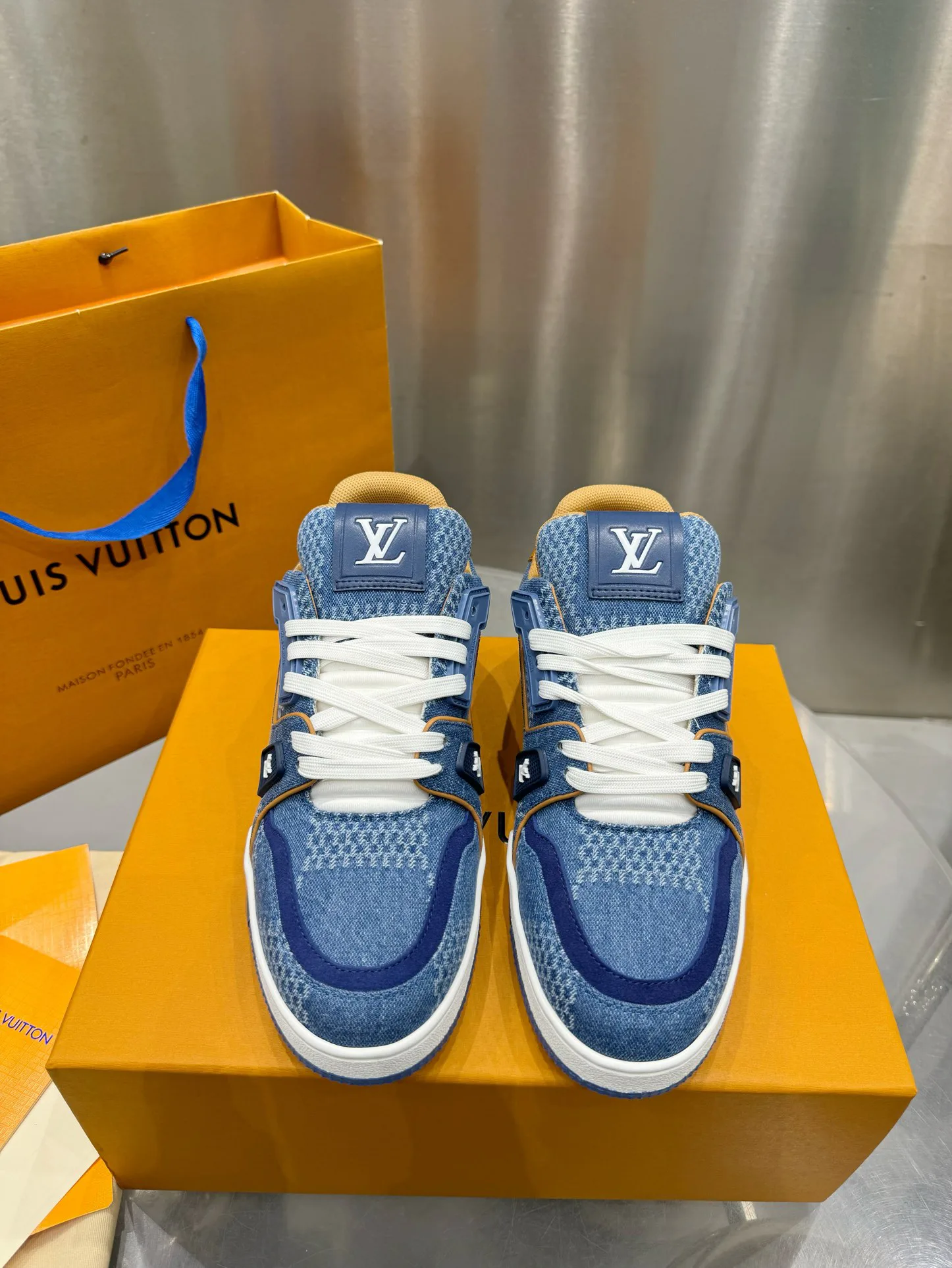 Кроссовки Женские Louis Vuitton 19073366