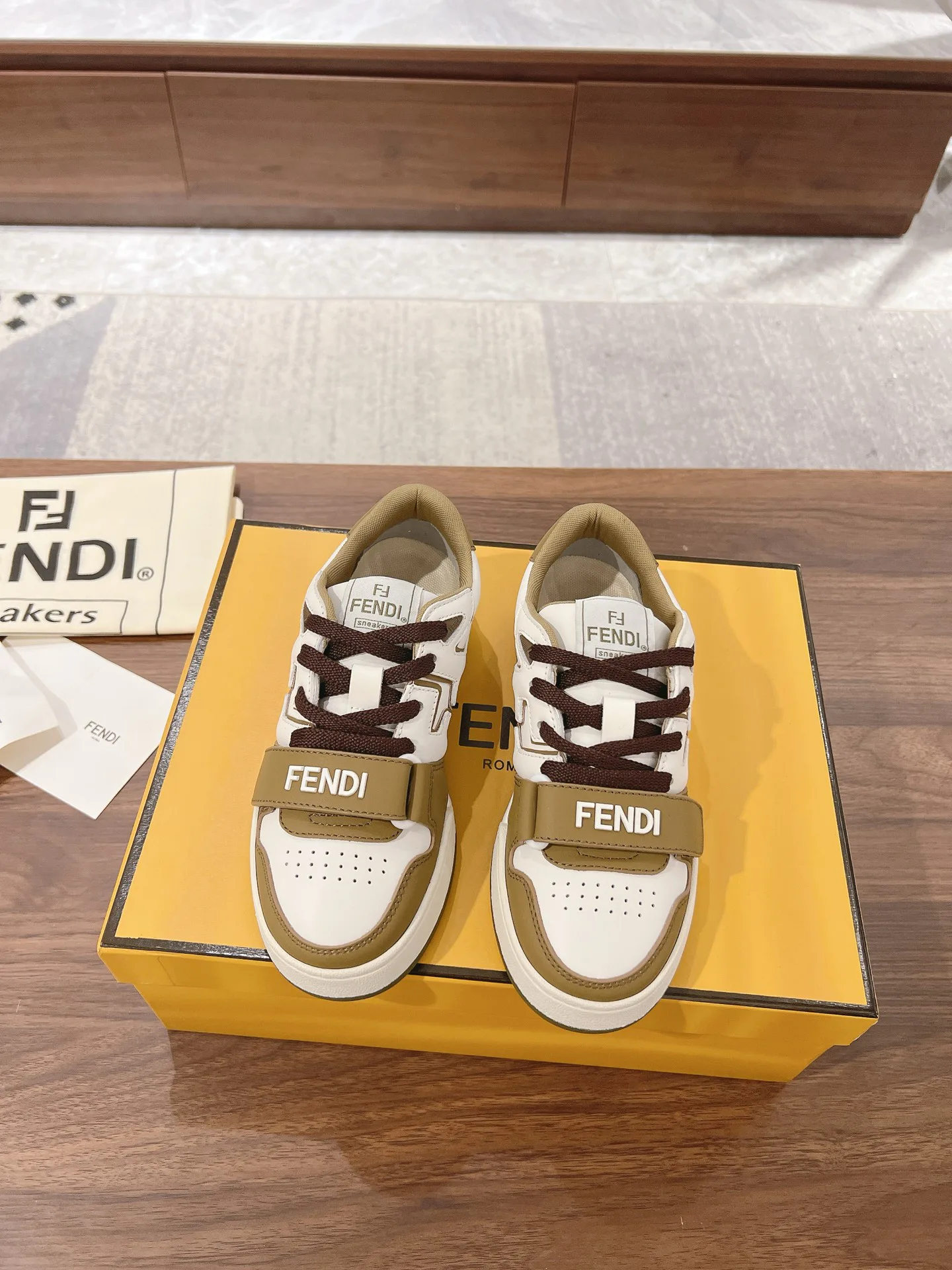 Кроссовки Женские Fendi 18219542
