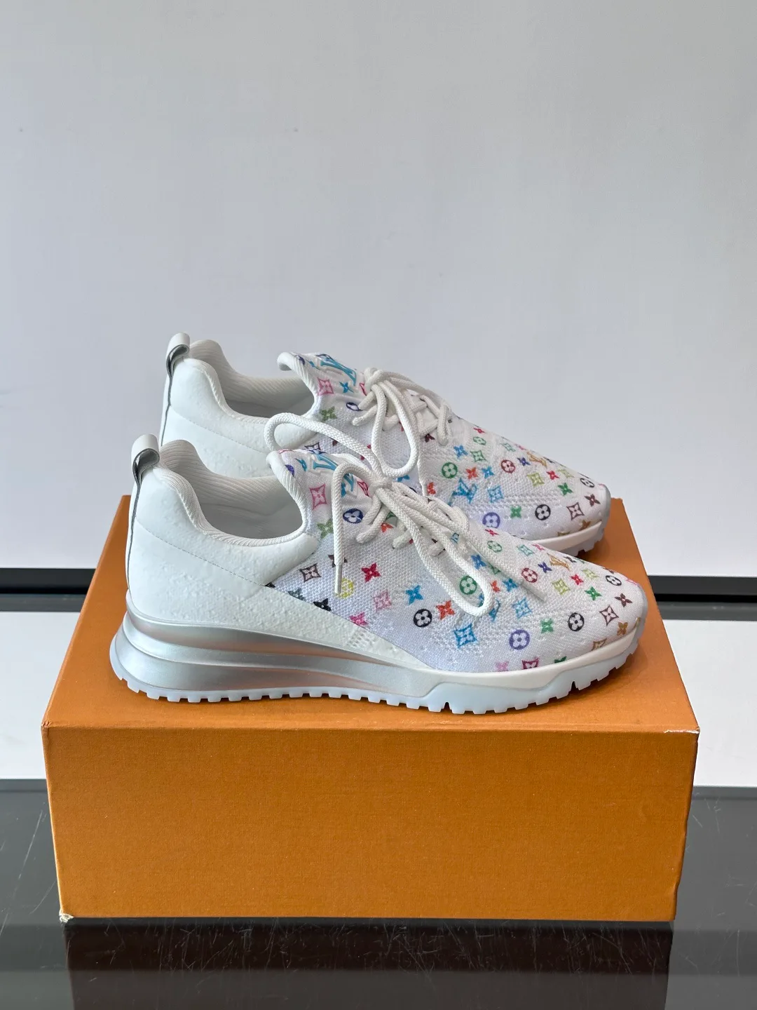 Кроссовки Мужские Louis Vuitton 17588576