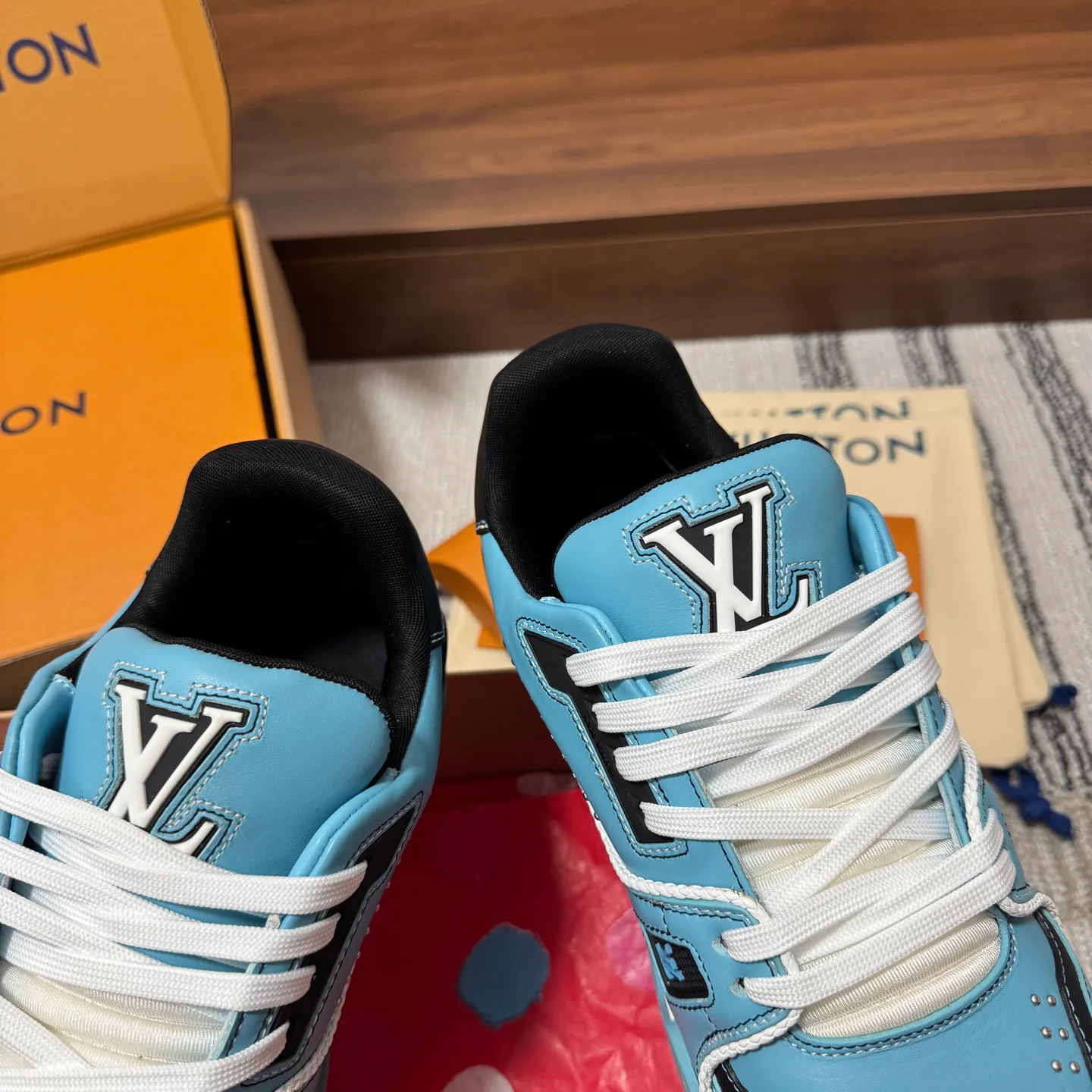 Кроссовки Женские Louis Vuitton 1546819