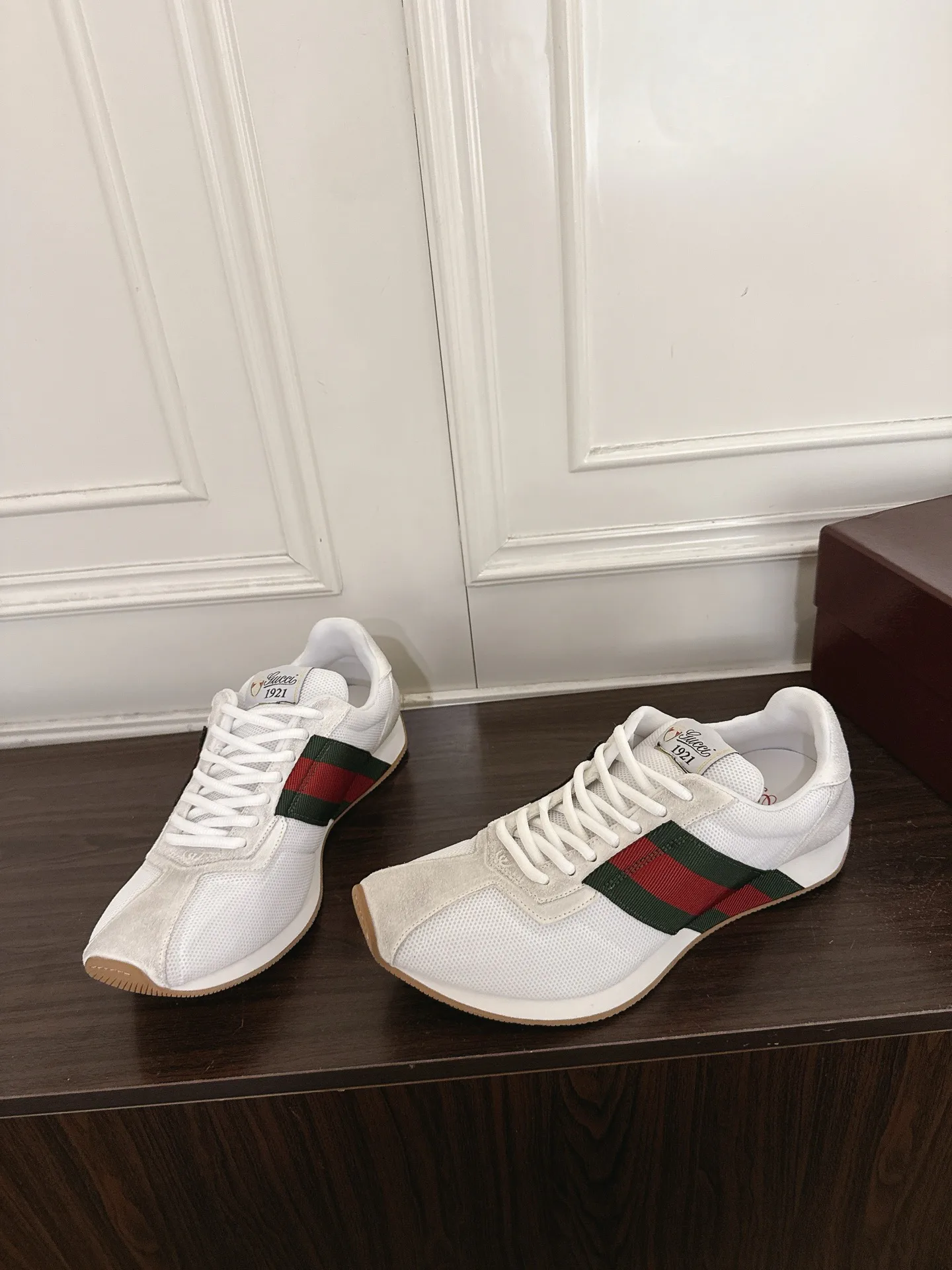 Кроссовки Женские Gucci 17946890