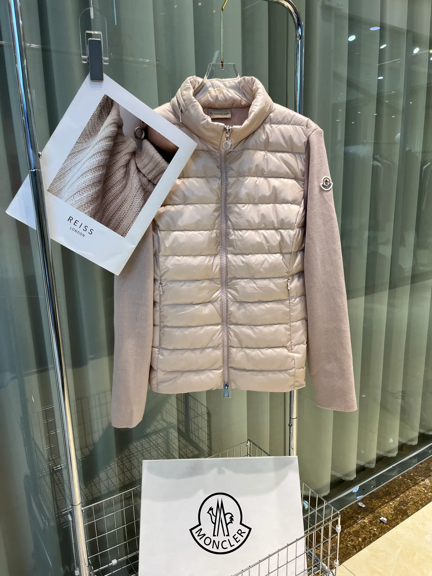 Куртки И Пуховики Женские Moncler 18204179