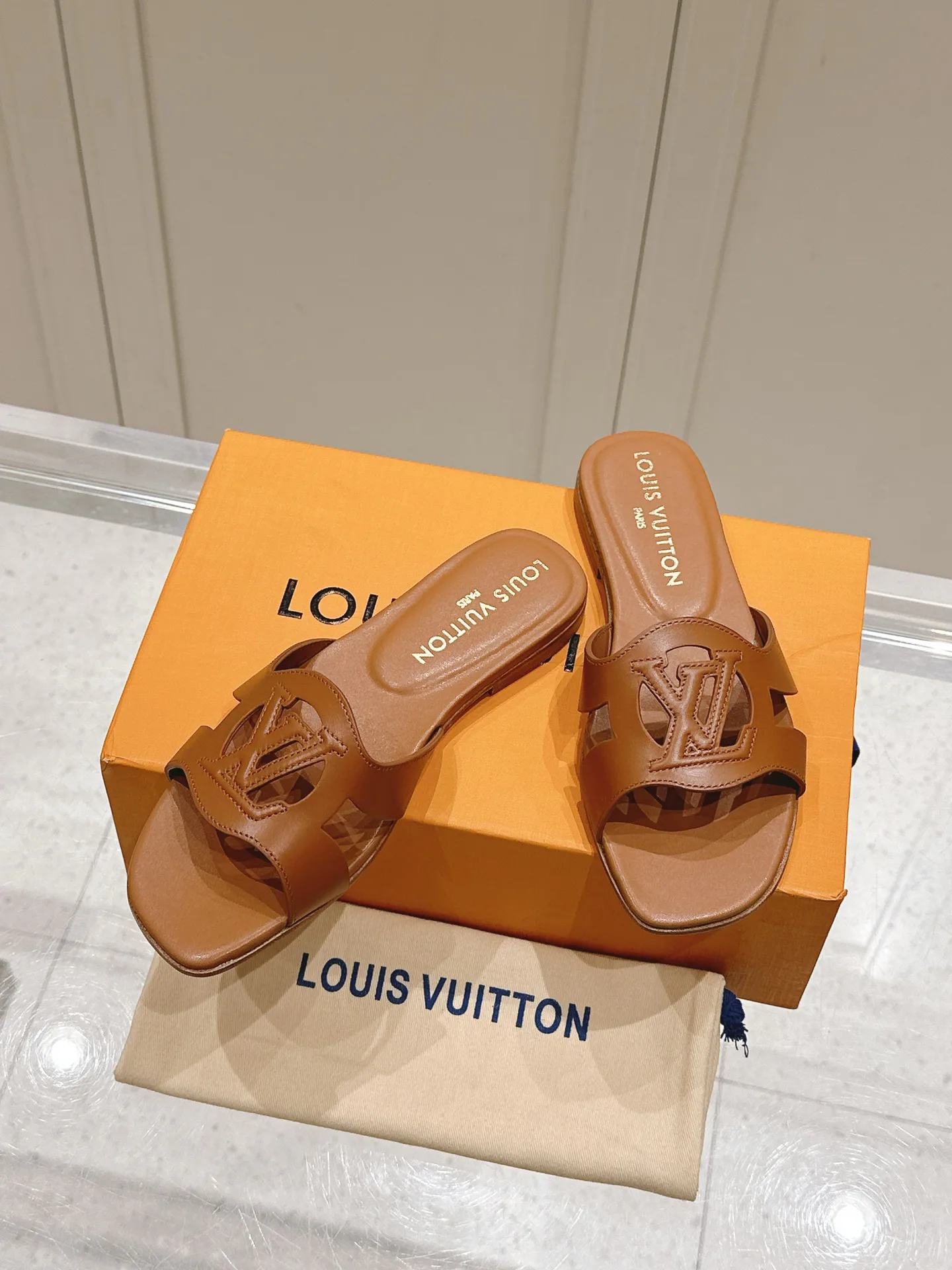 Шлепанцы Женские Louis Vuitton 35763