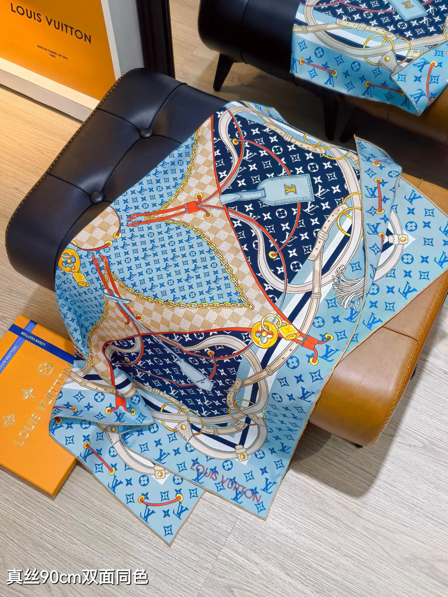 Текстиль Louis Vuitton 12918520