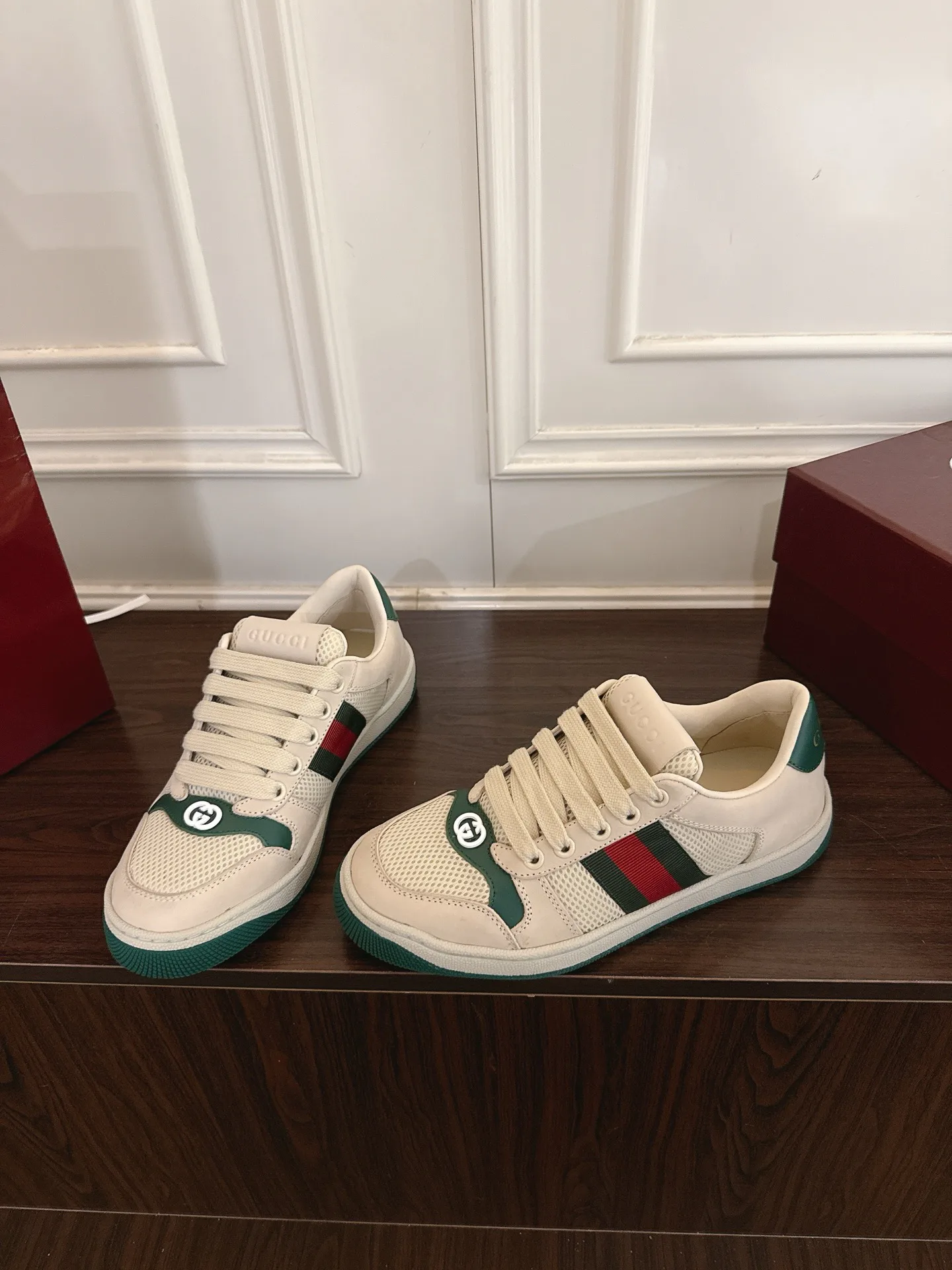 Кроссовки Женские Gucci 18889290