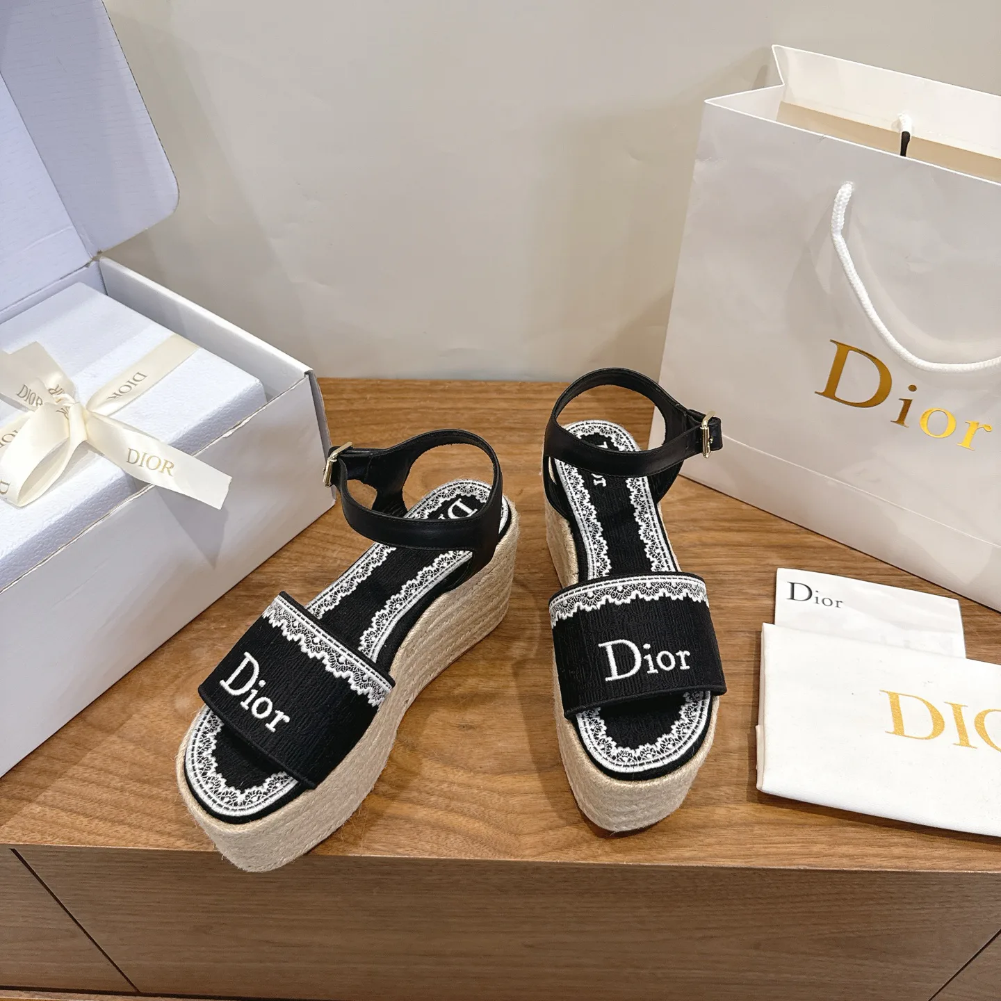Босоножки Женские Christian Dior 17947077