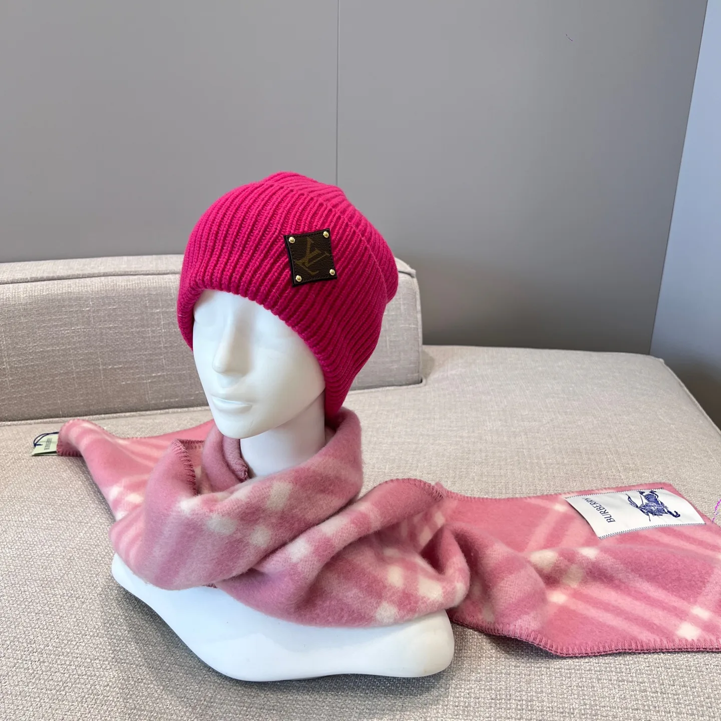 Шарфы Burberry 17945208