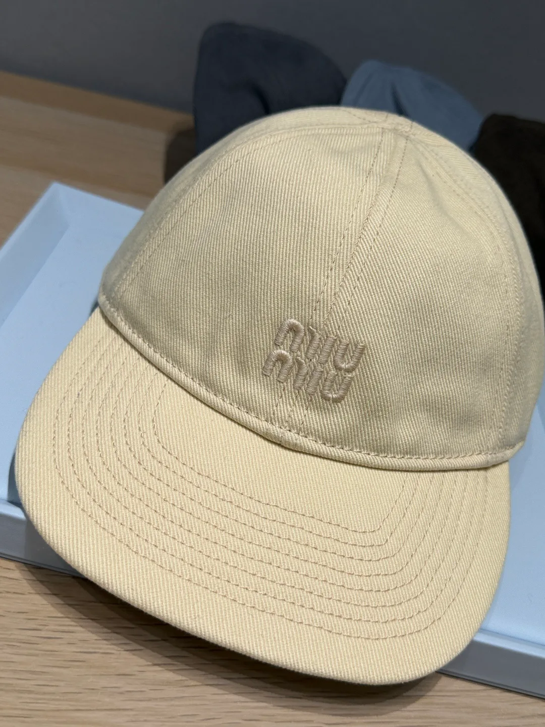 Головные Уборы Miu Miu 869566