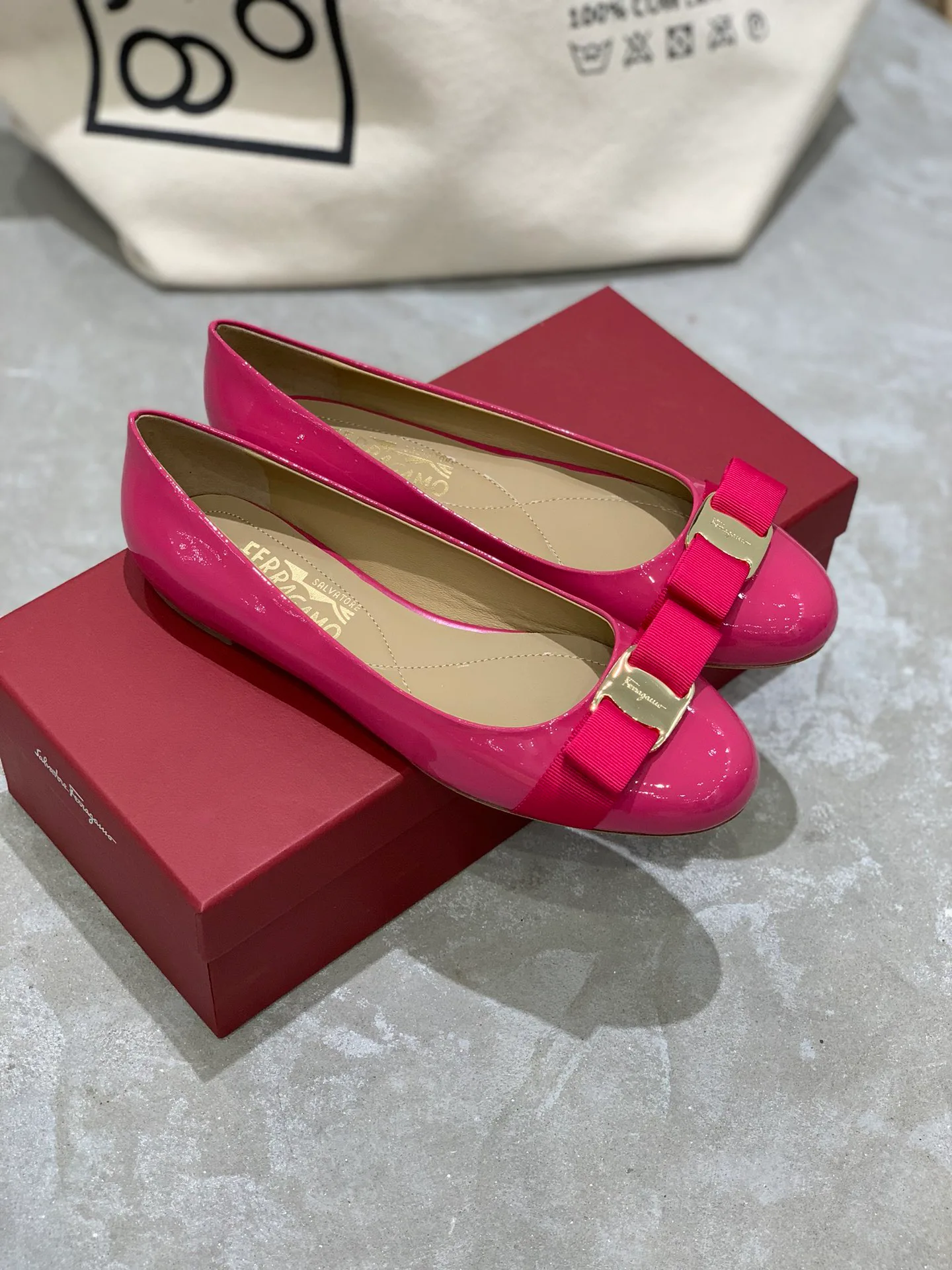 Балетки Женские Salvatore Ferragamo 18340646