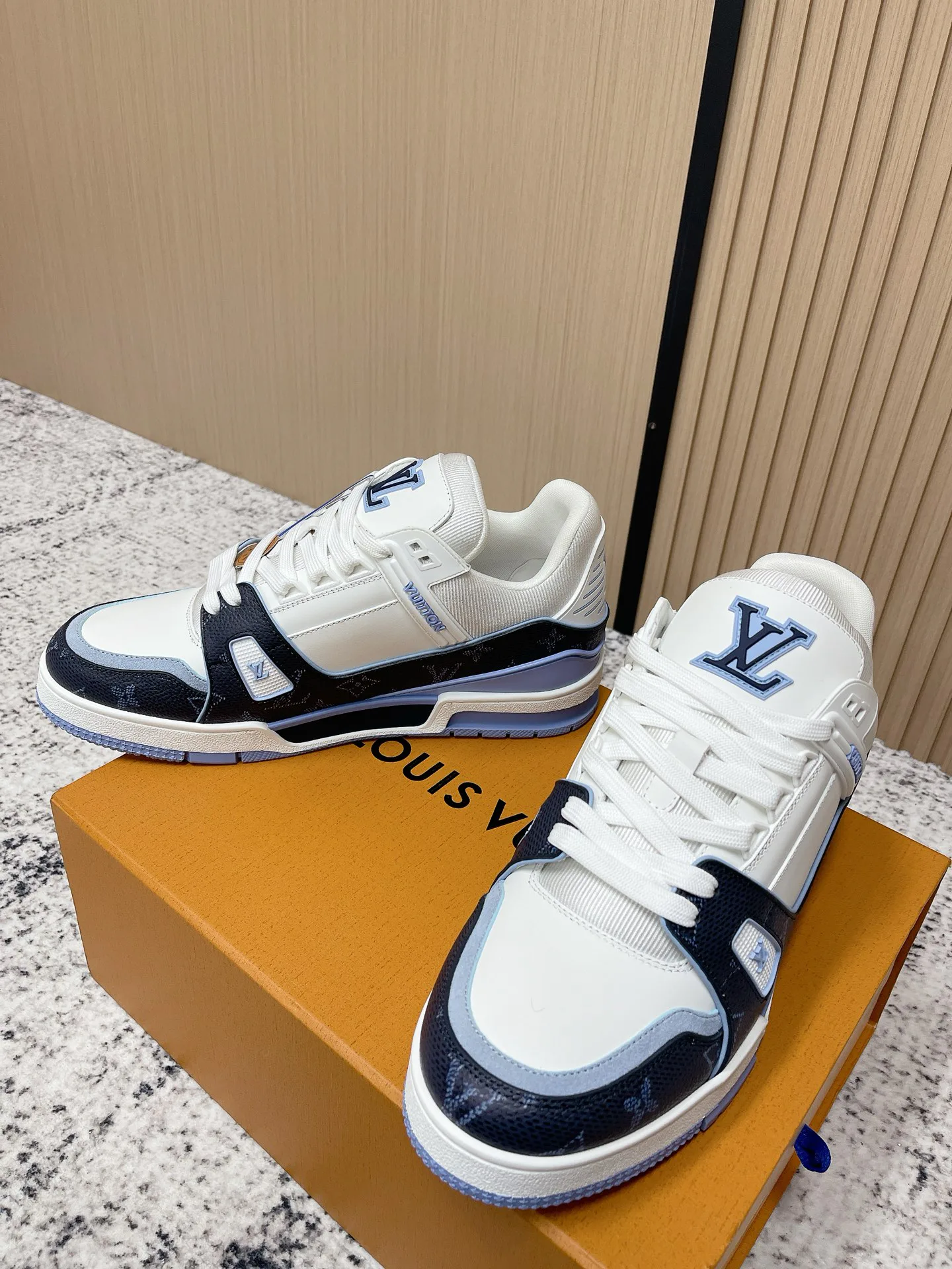 Кроссовки Женские Louis Vuitton 5737778