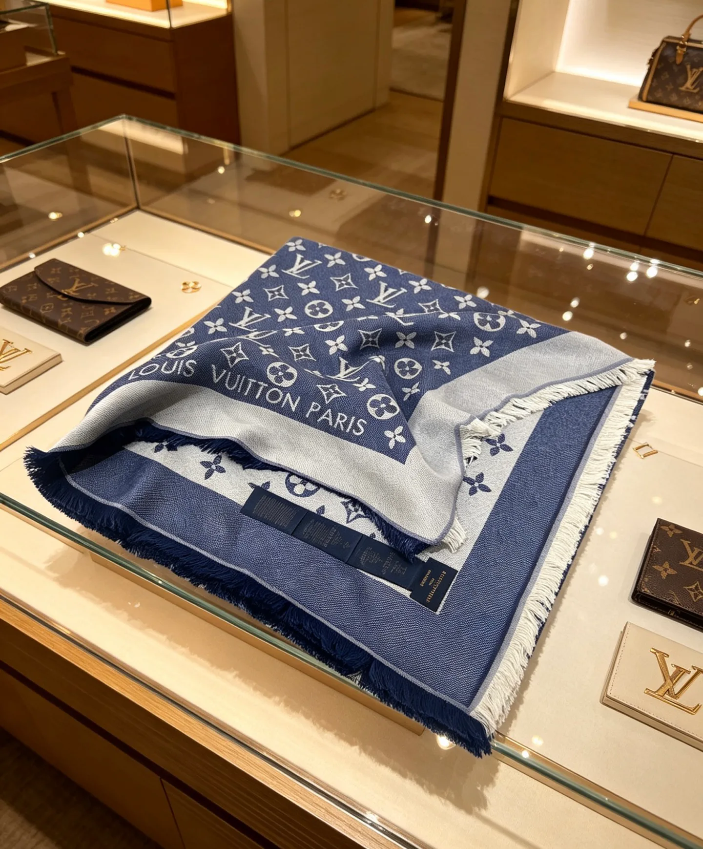 Шарфы Louis Vuitton 15150453