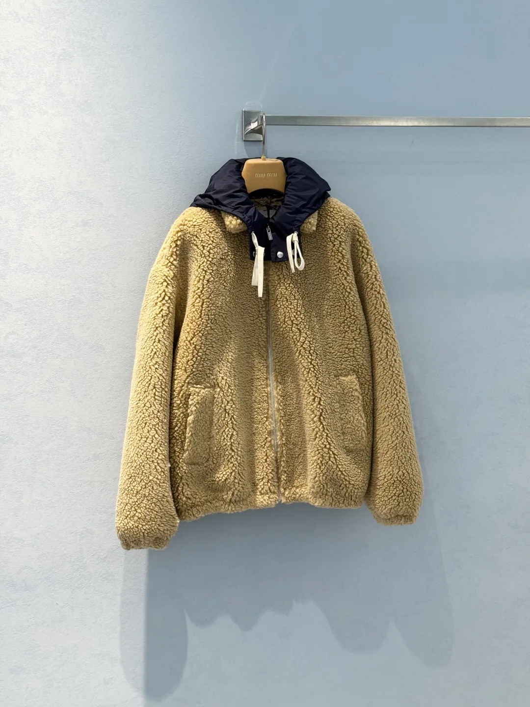 Куртки И Пуховики Женские Miu Miu 18826629