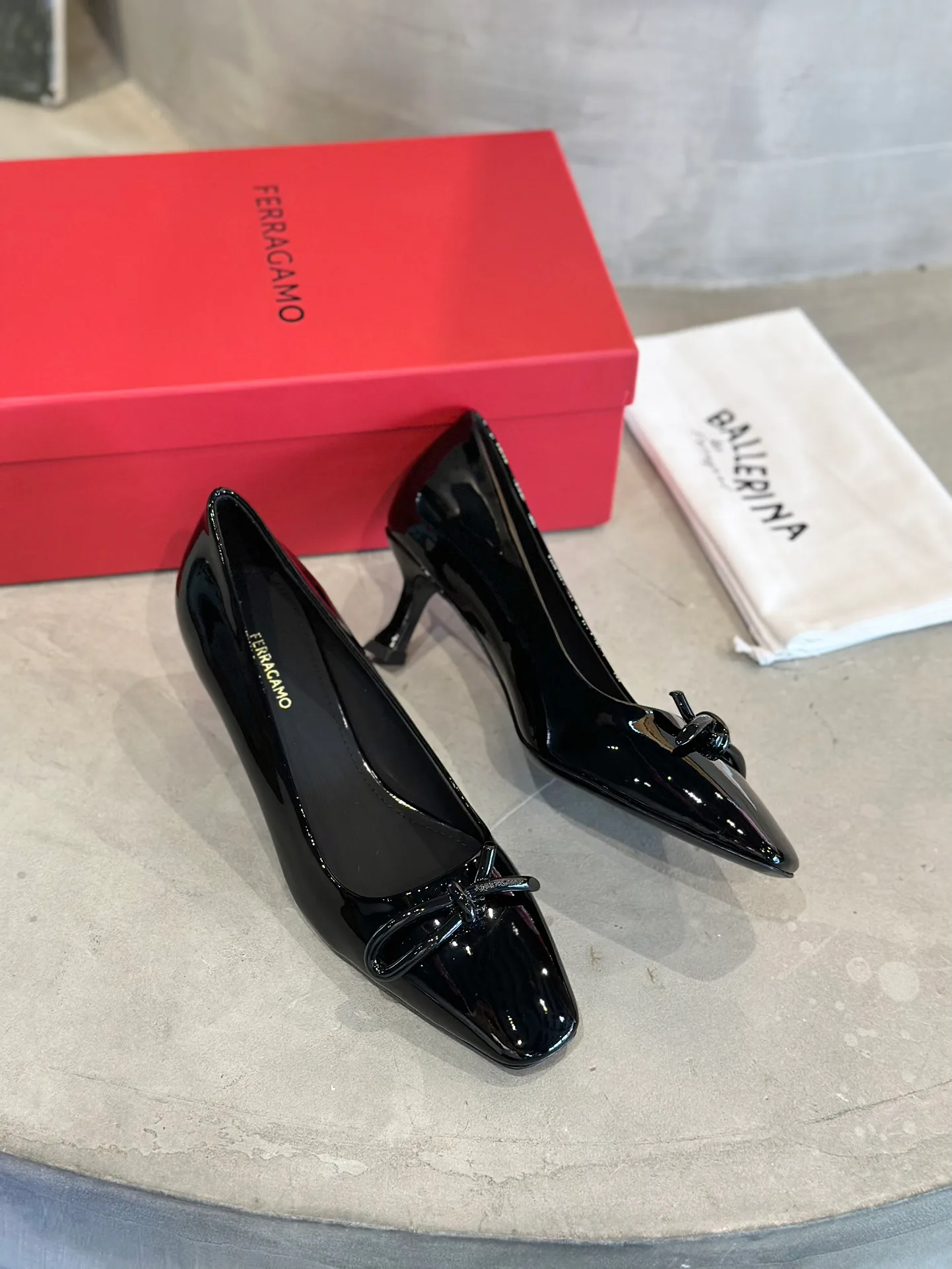 Туфли Женские Salvatore Ferragamo 18340735