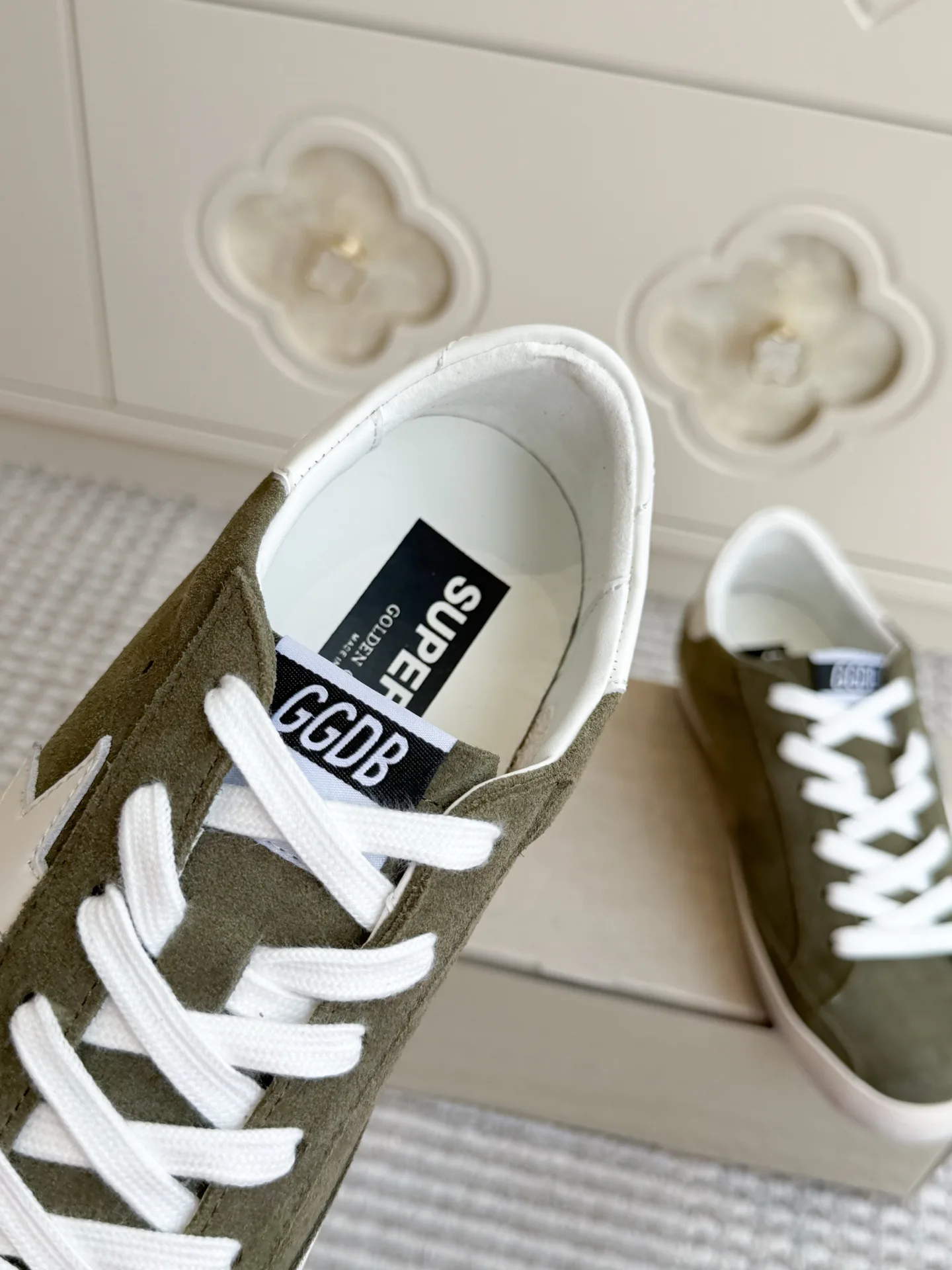 Кроссовки Женские Golden Goose 18360497