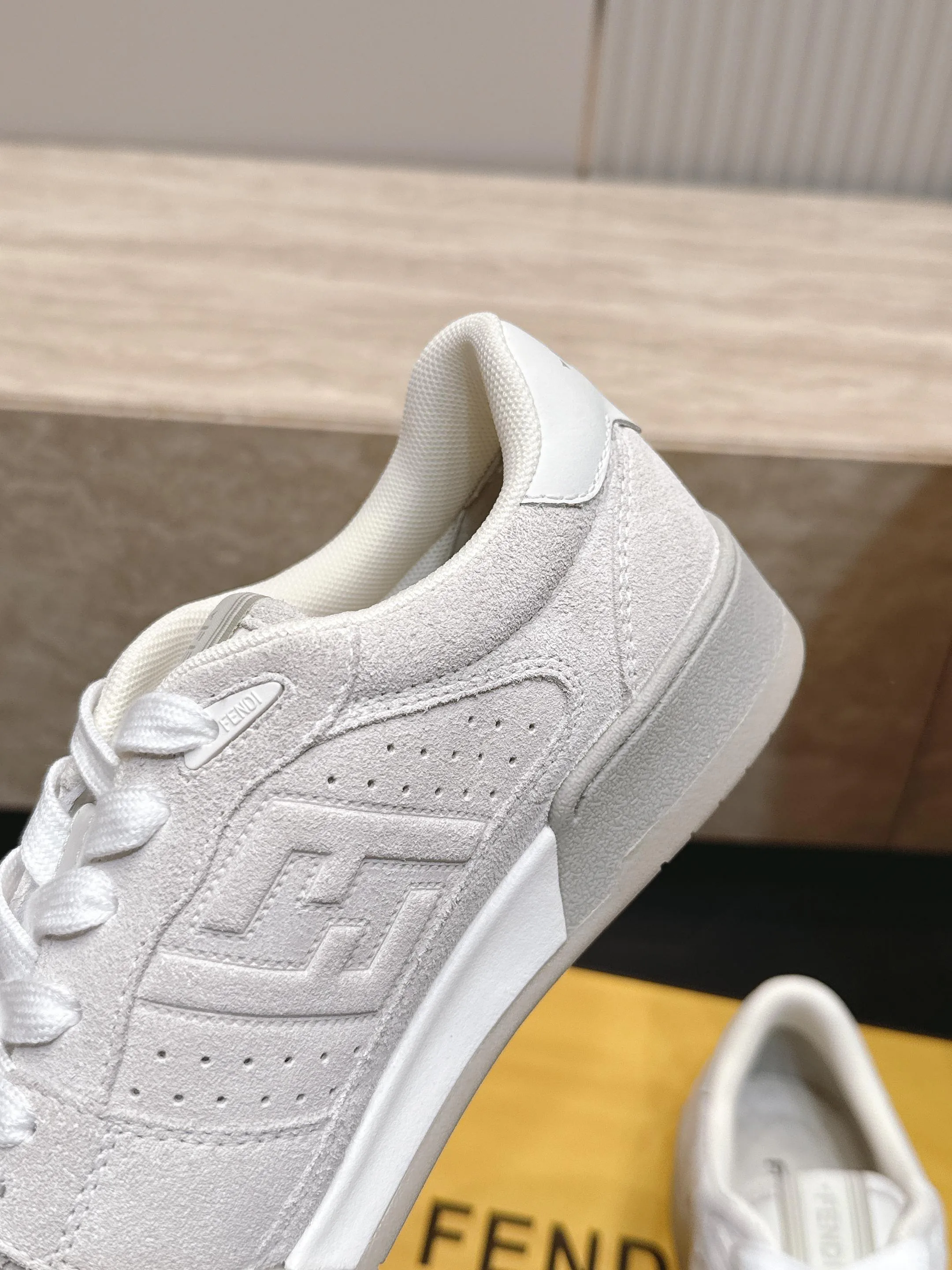 Кроссовки Женские Fendi 17682042