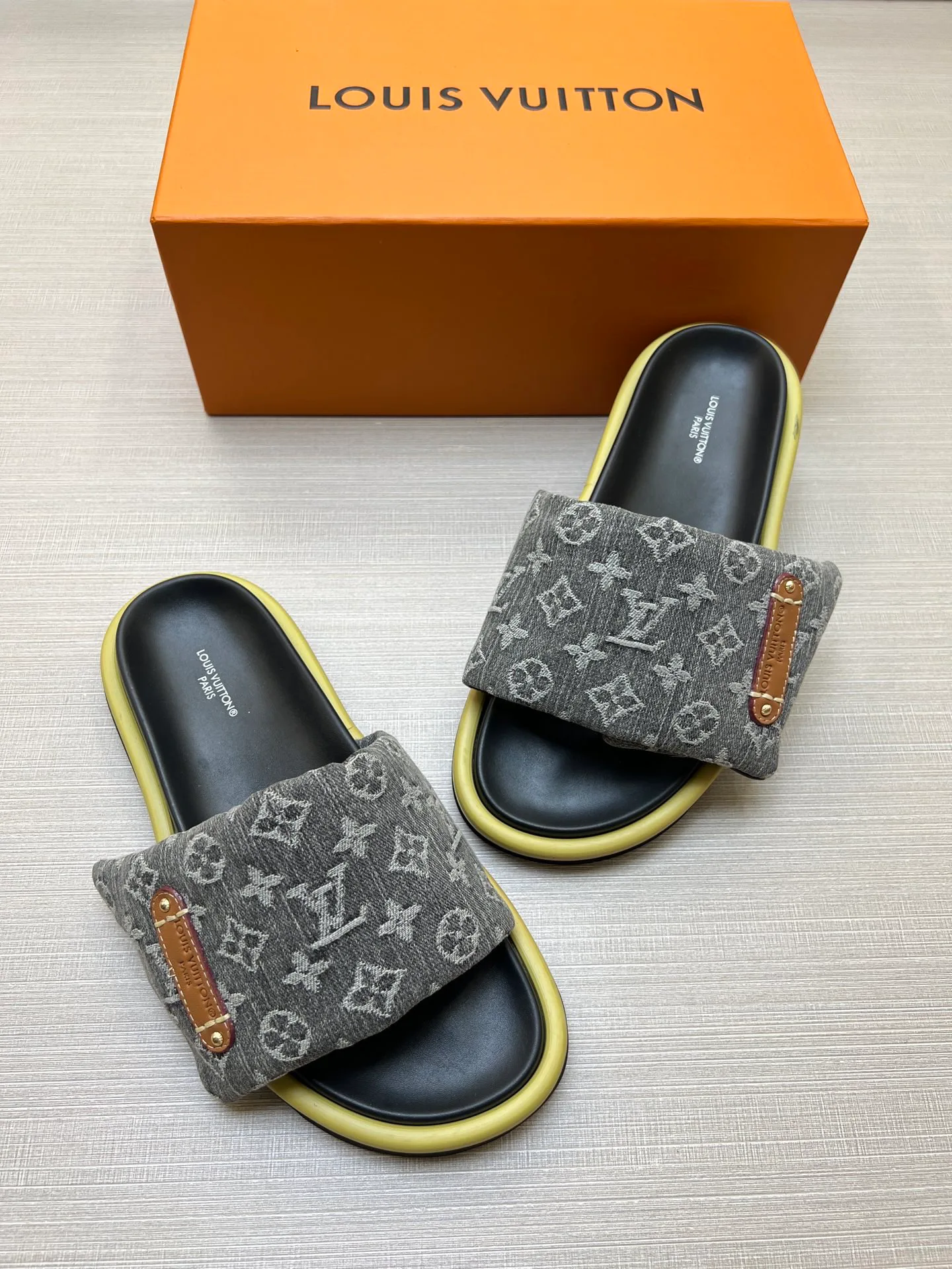 Шлепанцы Женские Louis Vuitton 9801560