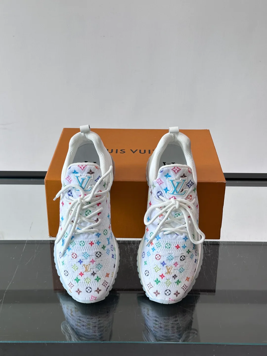 Кроссовки Мужские Louis Vuitton 17588576